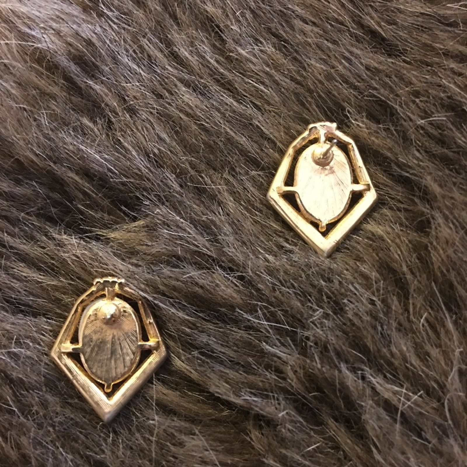 Vintage Vintage faux pearl gold tone pierced earrings Size ONE SIZE - 4 Thumbnail