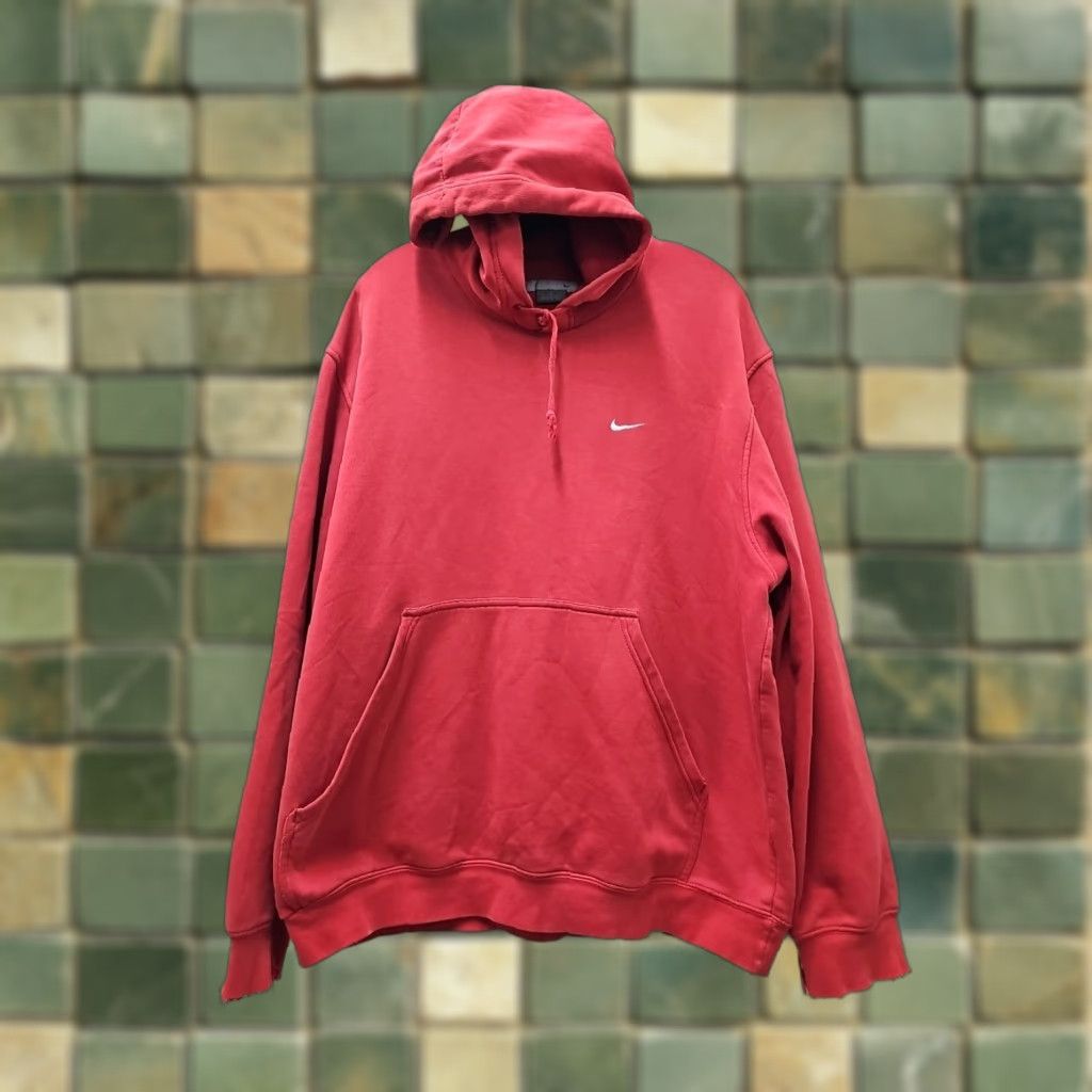 Nike VINTAGE Nike Hoodie Mens L Red 2000s Swoosh Distressed Embroidered Cotton Jersey Pullover 90s Hip Hop Fashion Streetwear Size US L / EU 52-54 / 3 - 1 Thumbnail