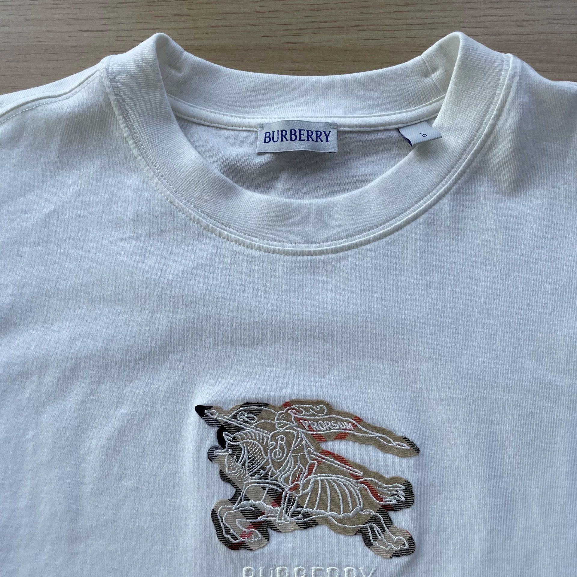 Burberry Burberry Equestrian Knight Check T-shirt Women's White L Size L / US 10 / IT 46 - 4 Thumbnail