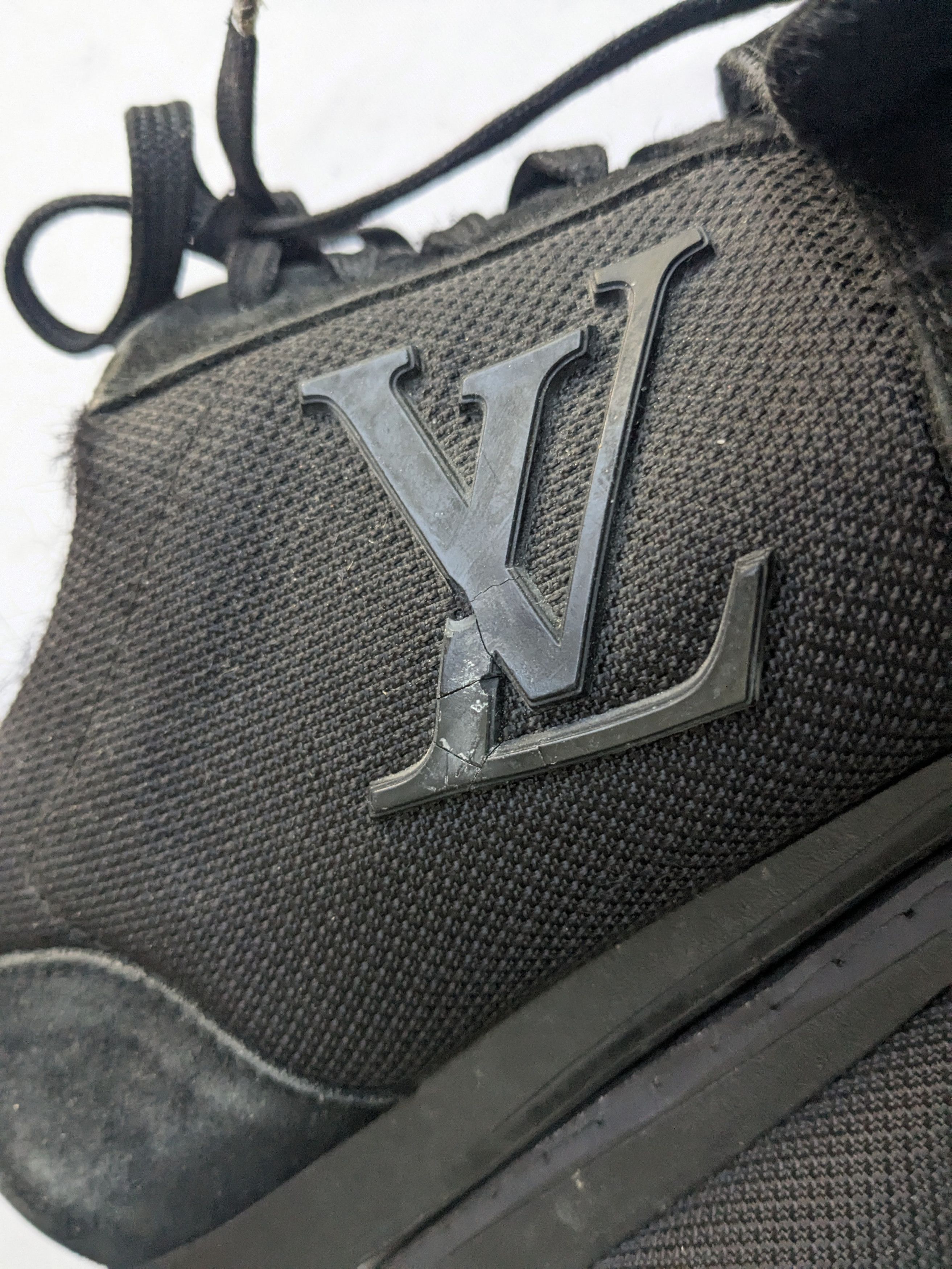 Louis Vuitton Louis Vuitton Sneakers Black 9.5 Low Tops Suede Size US 9.5 / EU 42-43 - 10 Thumbnail