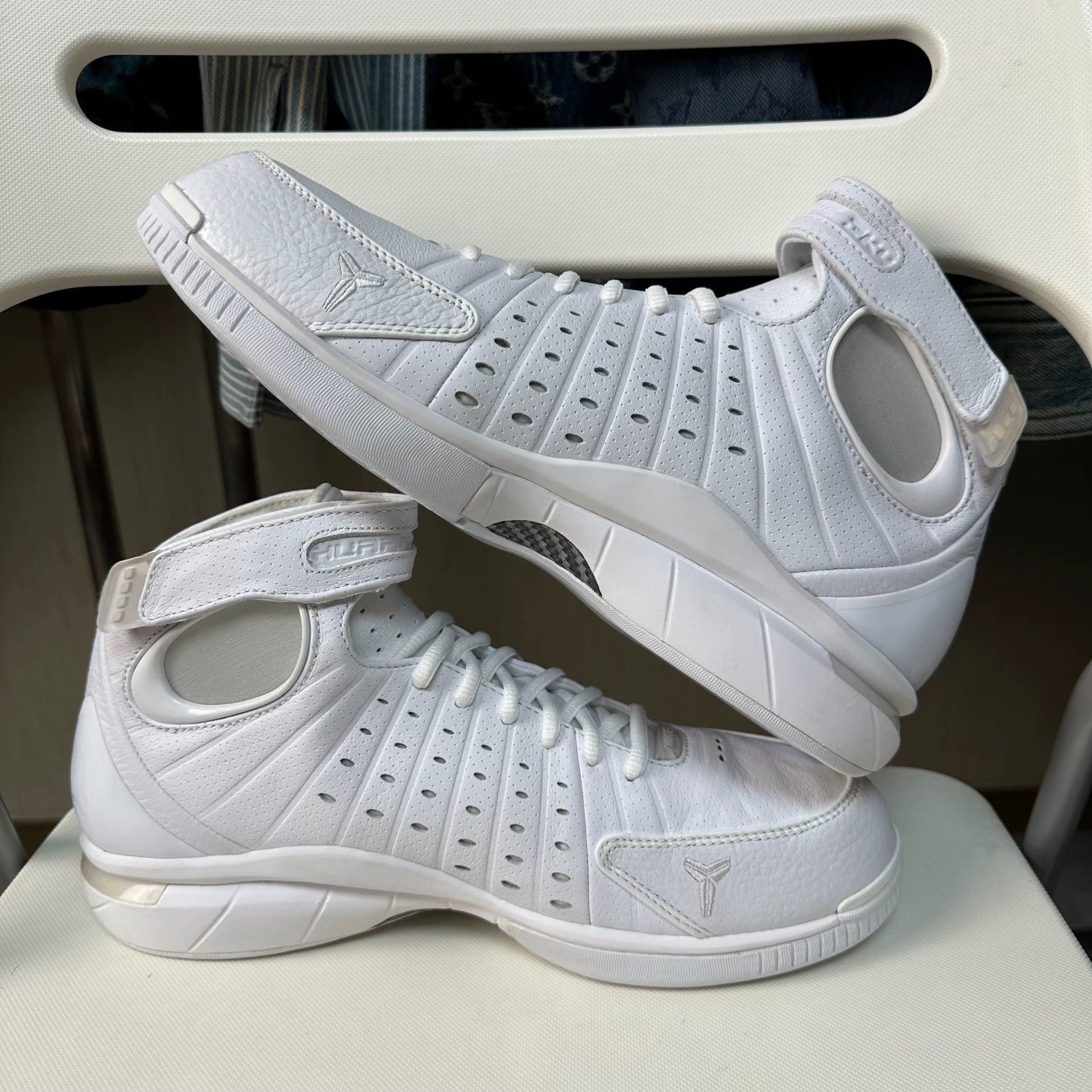 Nike Nike 2K4 FTB Kobe Mid White Basketball Men's 43 Size US 10 / EU 43 - 7 Thumbnail