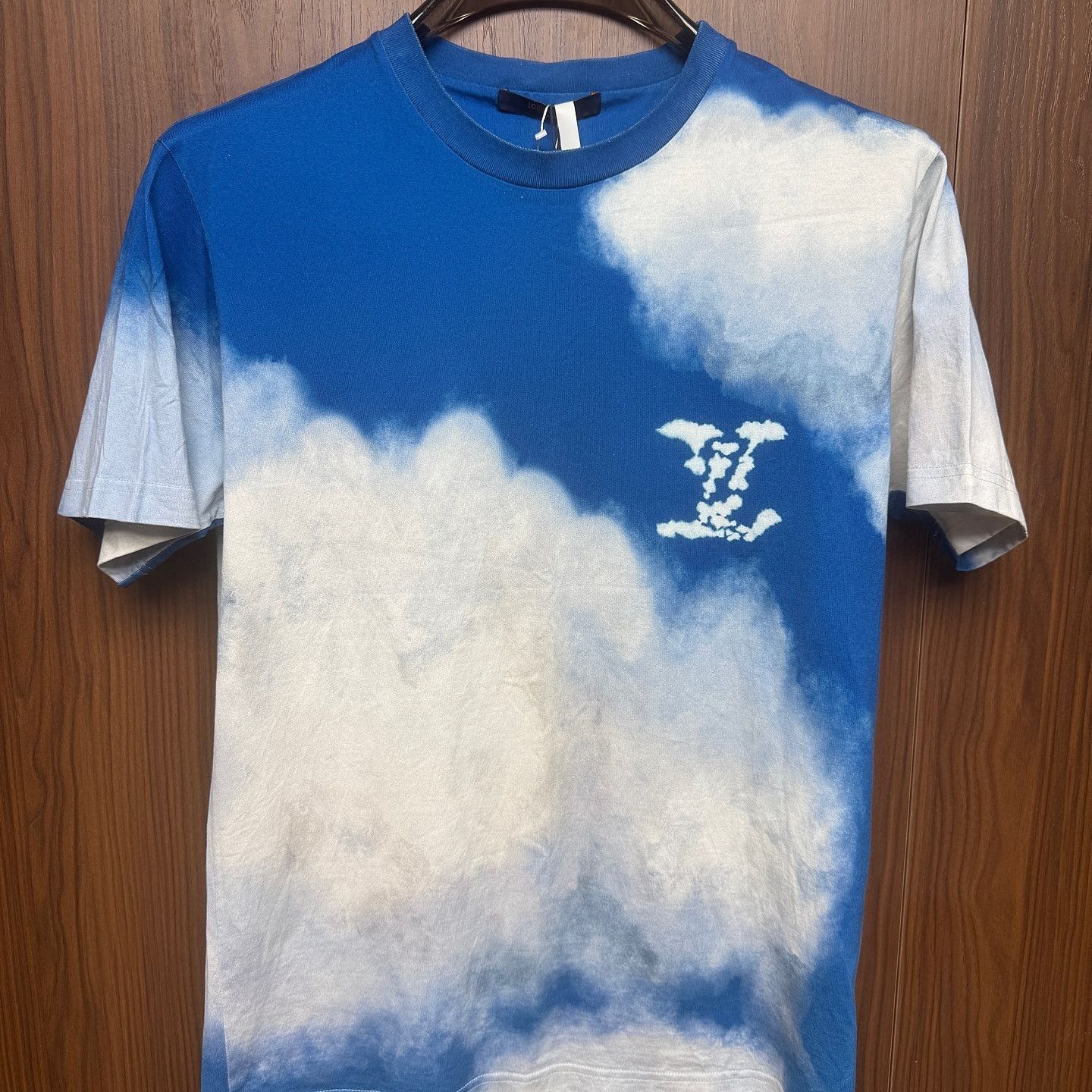Louis Vuitton Louis Vuitton Cloud Print T-Shirt Size M Size US M / EU 48-50 / 2 - 1 Thumbnail