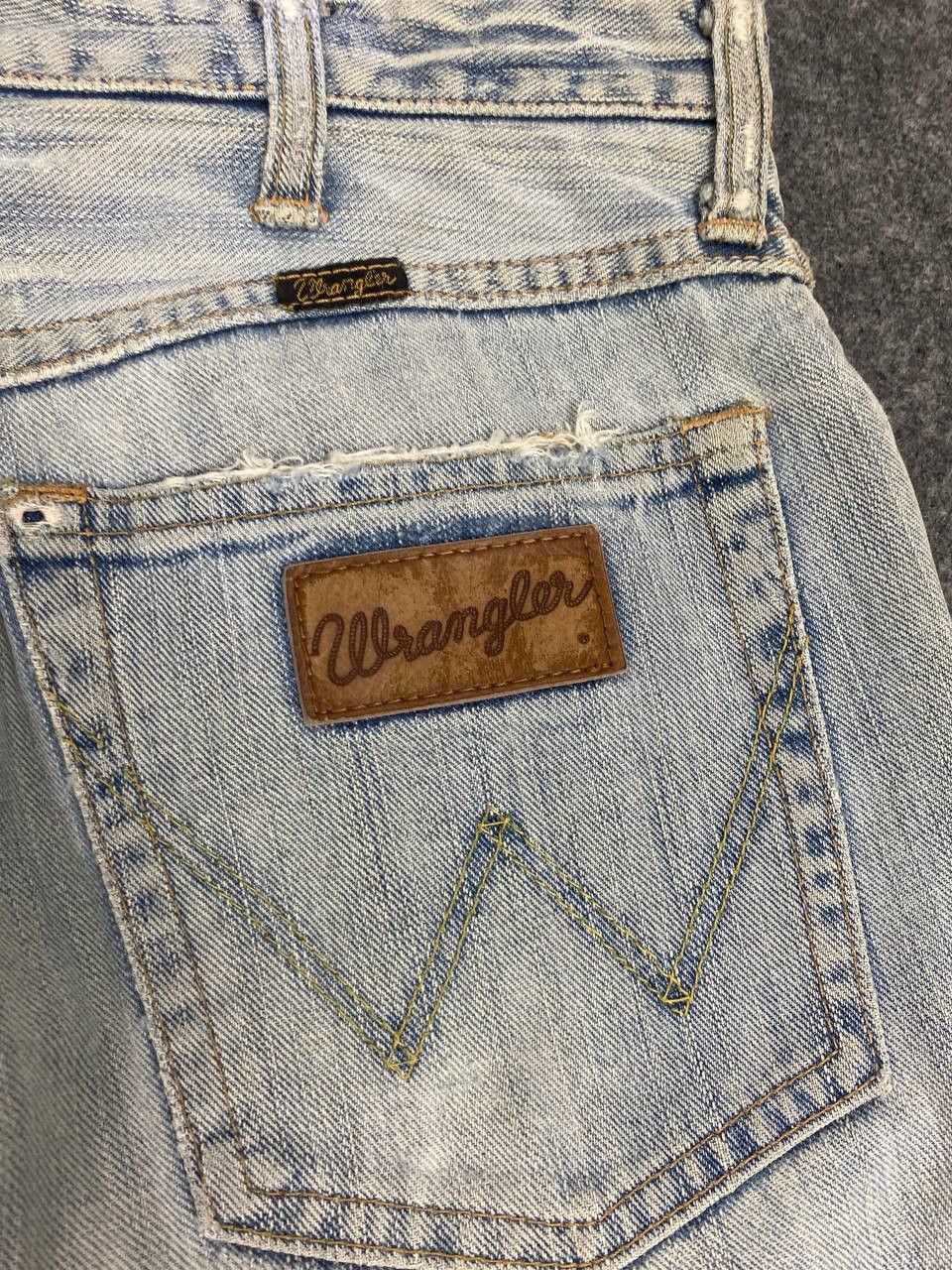 Wrangler vintage wrangler lightwash distressed denim Size US 33 - 5 Thumbnail