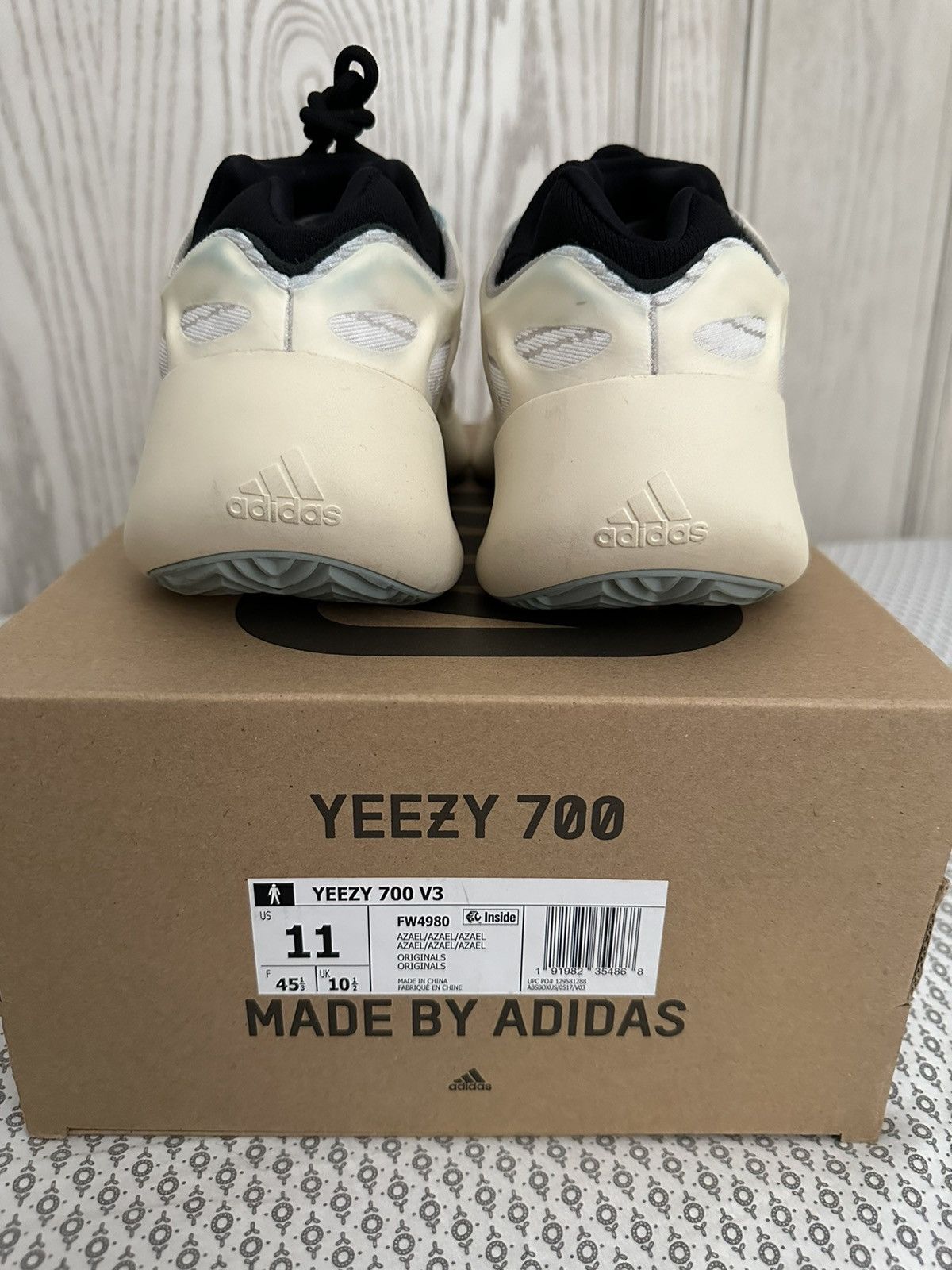 Adidas × Kanye West Adidas 700 V3 Size US 11 / EU 44 - 4 Thumbnail