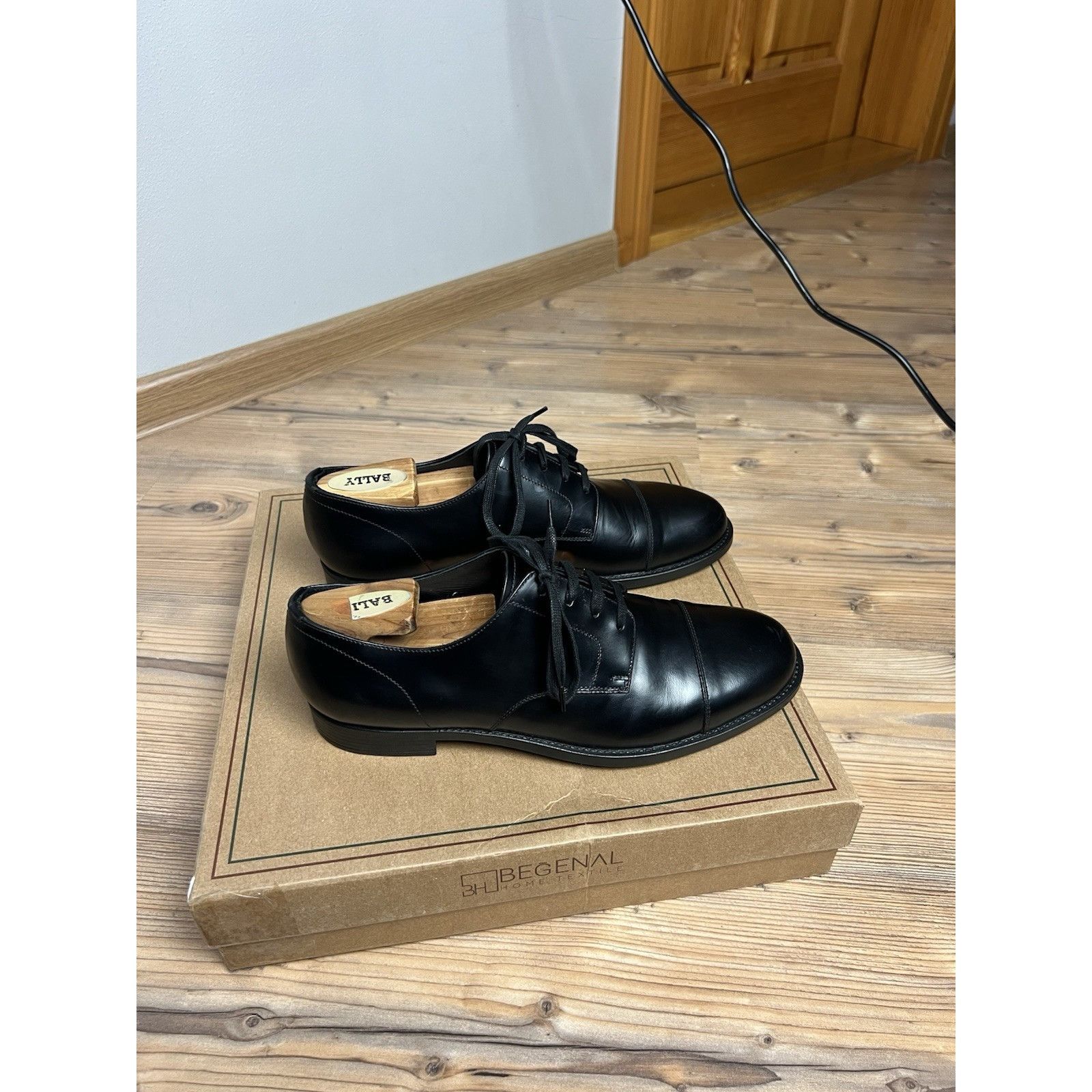 Prada PRADA Black Polished Leather Derby Cap Toe Dress Shoes Size Size US 8 / EU 41 - 8 Thumbnail