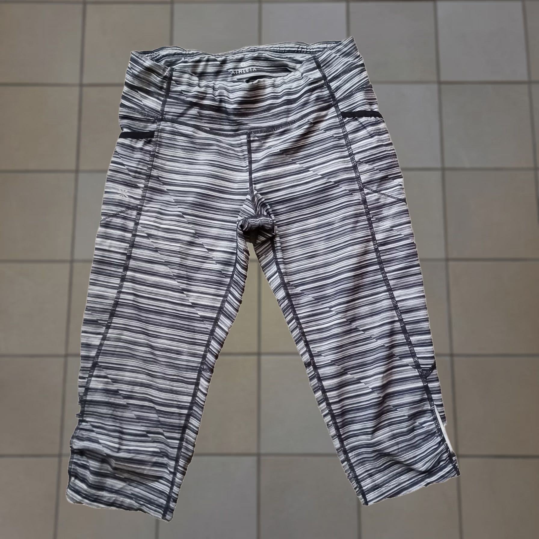 Athleta Athleta Leggings Womens Small Gray Black Striped Capri Zip Pocket Pockets Size 28" / US 6 / IT 42 - 1 Thumbnail