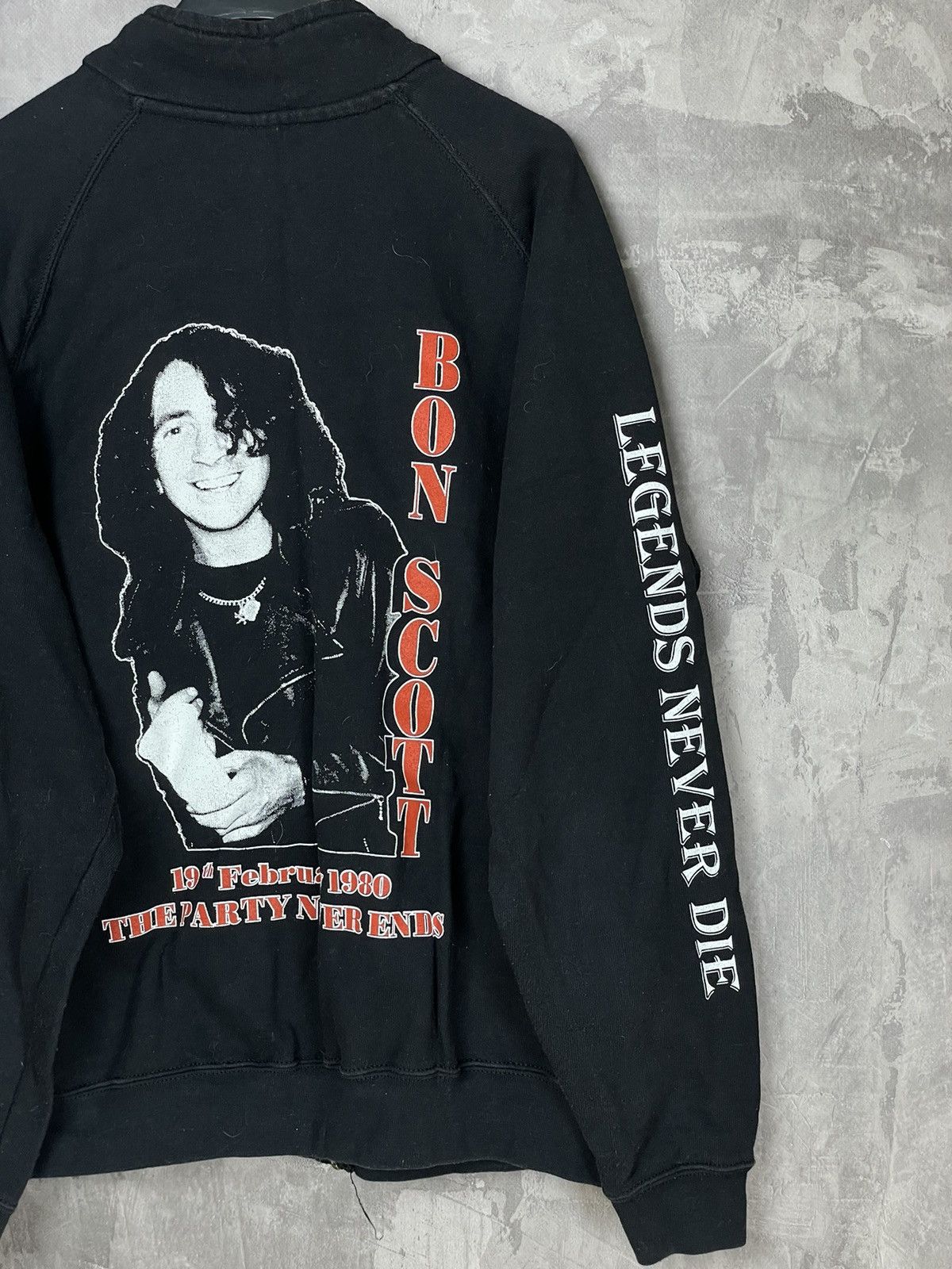 Band Tees × Vintage Vintage 90s Bon Scott Band Metal Rock Zip Up Sweatshirt Size US L / EU 52-54 / 3 - 10 Thumbnail