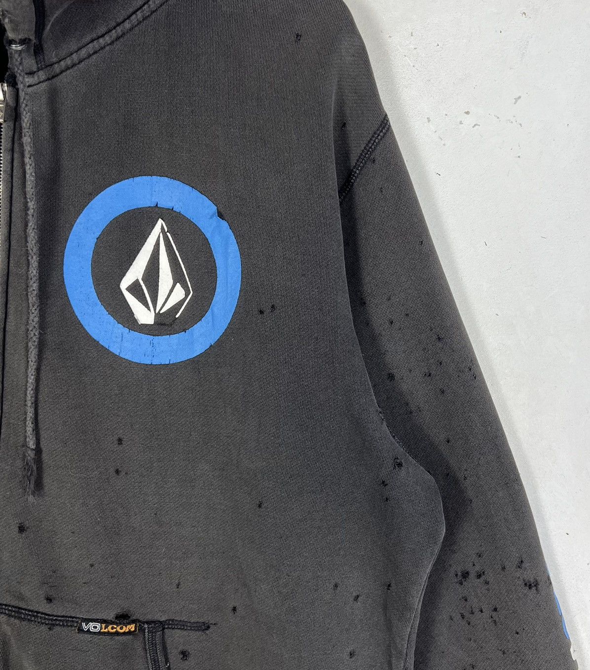 Volcom Vintage Distressed Volcom Hoodie Size US L / EU 52-54 / 3 - 6 Thumbnail
