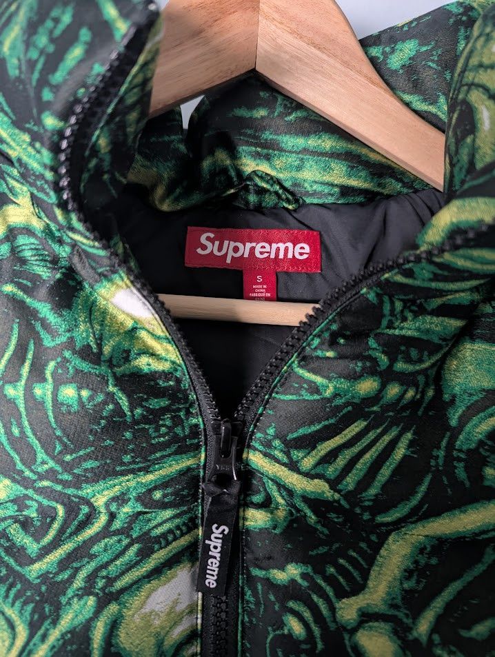 Supreme H.R Geiger Puffer Jacket Green Size US S / EU 44-46 / 1 - 3 Thumbnail