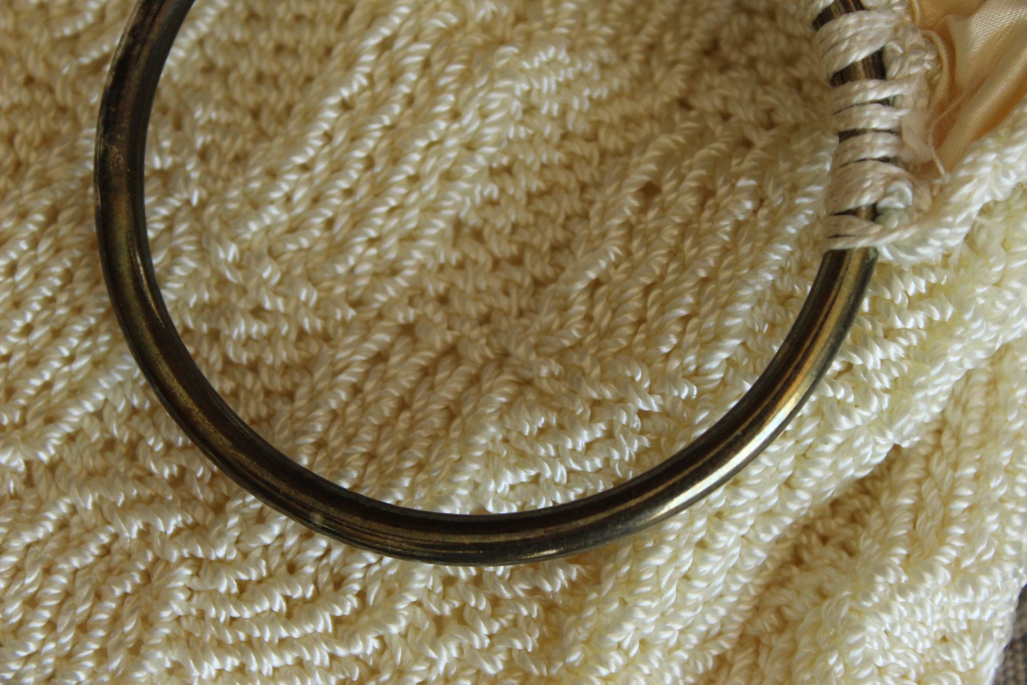 Vintage Vintage 1960s Ivory Crochet Purse, Woven with Metal Wrist Ha Size ONE SIZE - 4 Thumbnail
