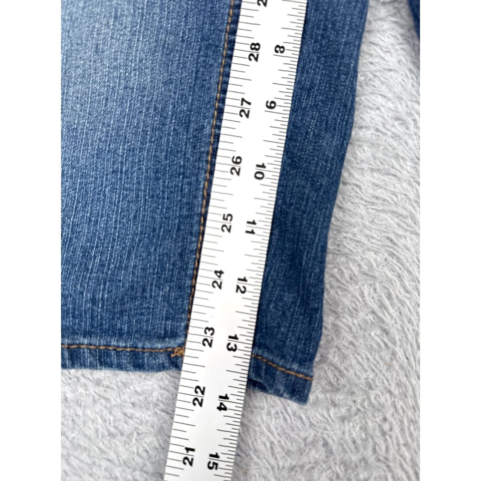 Faded Glory Faded Glory Jeans Women Capri 12 Blue Denim Mid Rise 30x14 Cotton Blend Distressed Pockets Capris 5-Pocket Size 34" / US 12 / IT 48 - 7 Thumbnail