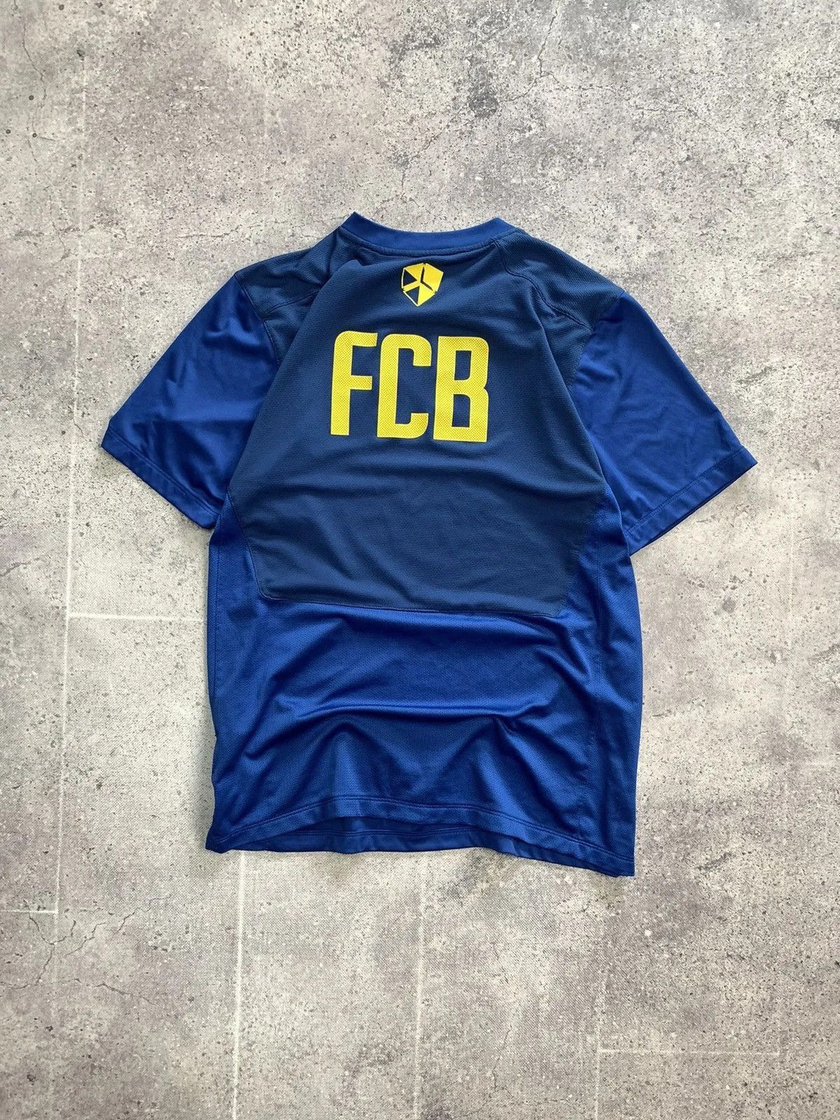 Nike 👉 Vintage Y2K Barcelona Blockcore Faded Sk8 T-Shirt Spain Size US M / EU 48-50 / 2 - 9 Thumbnail