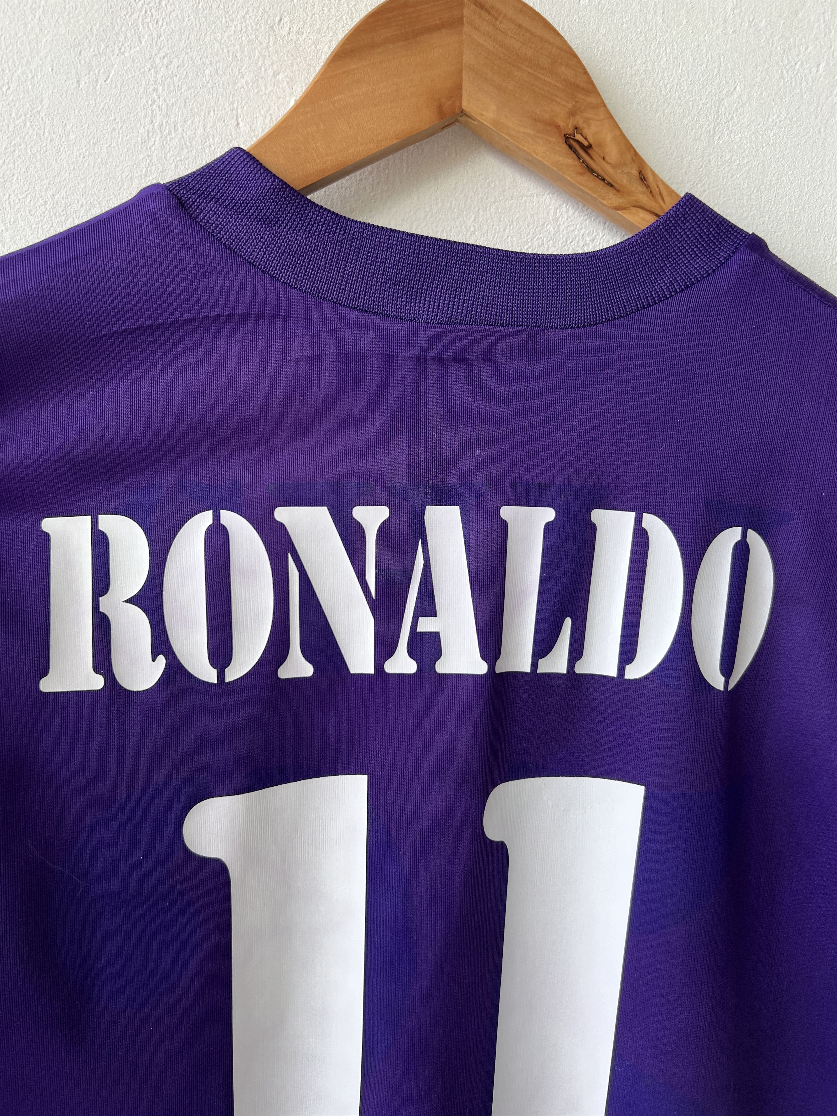 Adidas (M) Real Madrid 2002-03 Third Kit Ronaldo #11 Size US M / EU 48-50 / 2 - 7 Thumbnail