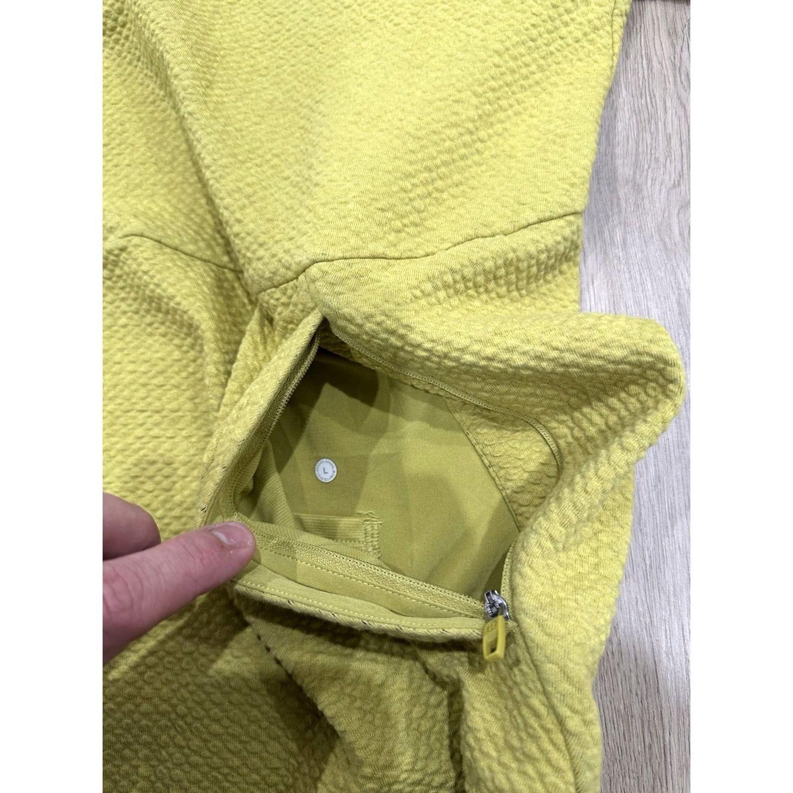 Lululemon Lululemon Hoodie Mens Large Lululemon At Ease Performance Sweatshirt Textured Hooded Pockets Lightweight Green Yellow Size US L / EU 52-54 / 3 - 5 Thumbnail