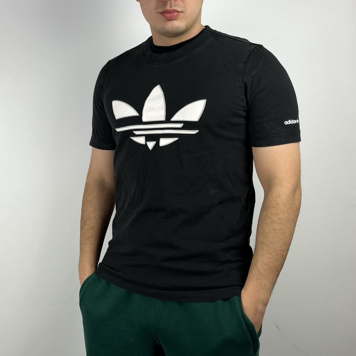 Adidas Adidas T-shirt embroidered size Small Size US S / EU 44-46 / 1 - 1 Thumbnail