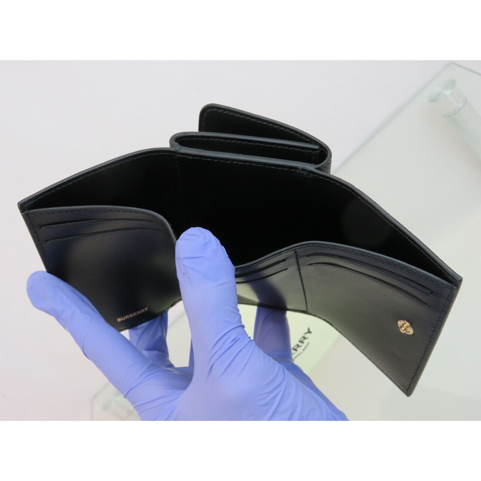 Burberry BURBERRY LARK BLACK LEATHER GOLD TB LOGO TRIFOLD WALLET Size ONE SIZE - 4 Thumbnail