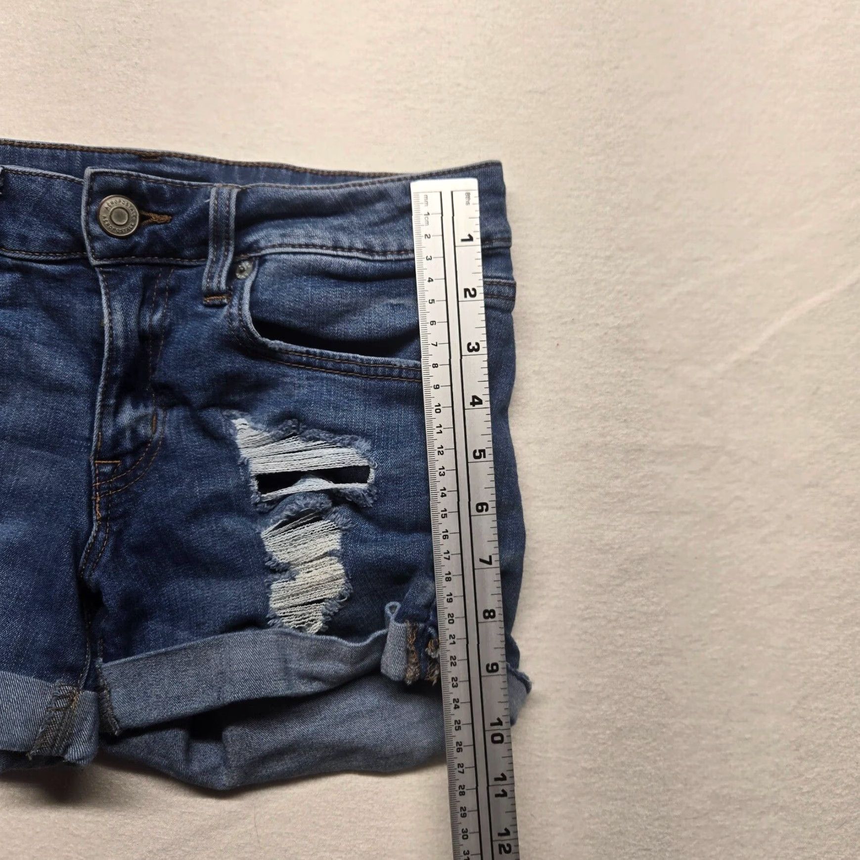 Vintage Aero Women's Blue Denim Cut-Off Shorts Midi Adult Size 6 Low Rise Destroyed Size 28" / US 6 / IT 42 - 3 Thumbnail