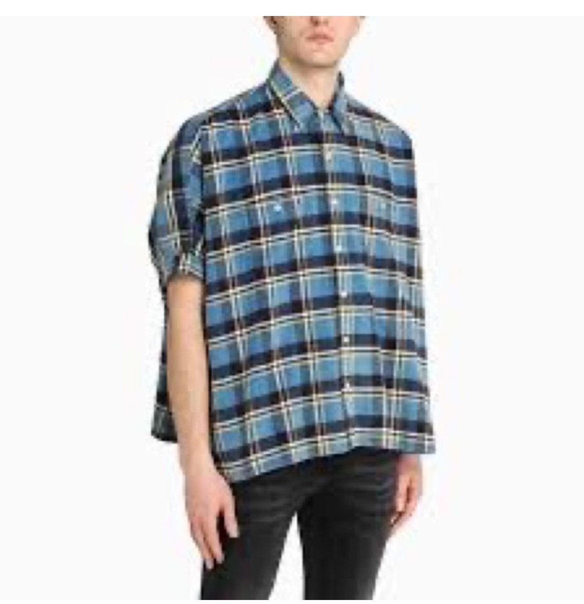 Oversized boxy shirt. Medium