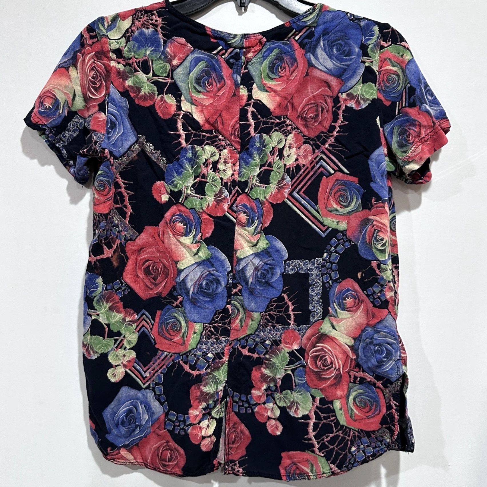 Vintage VINTAGE LEANG Shirt Womens M Black Rose Floral Henley Short Sleeve Button Front Size M / US 6-8 / IT 42-44 - 3 Thumbnail