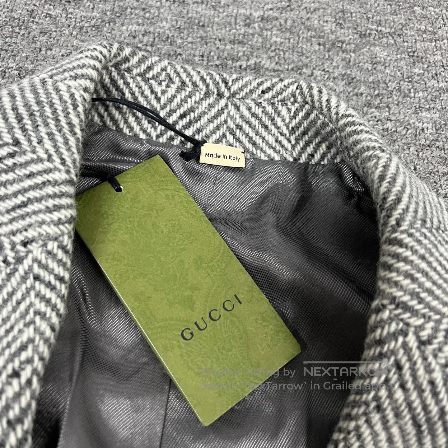 Gucci Guicci Elegant V-neck wool suit jacket| Size 40R - 4 Thumbnail