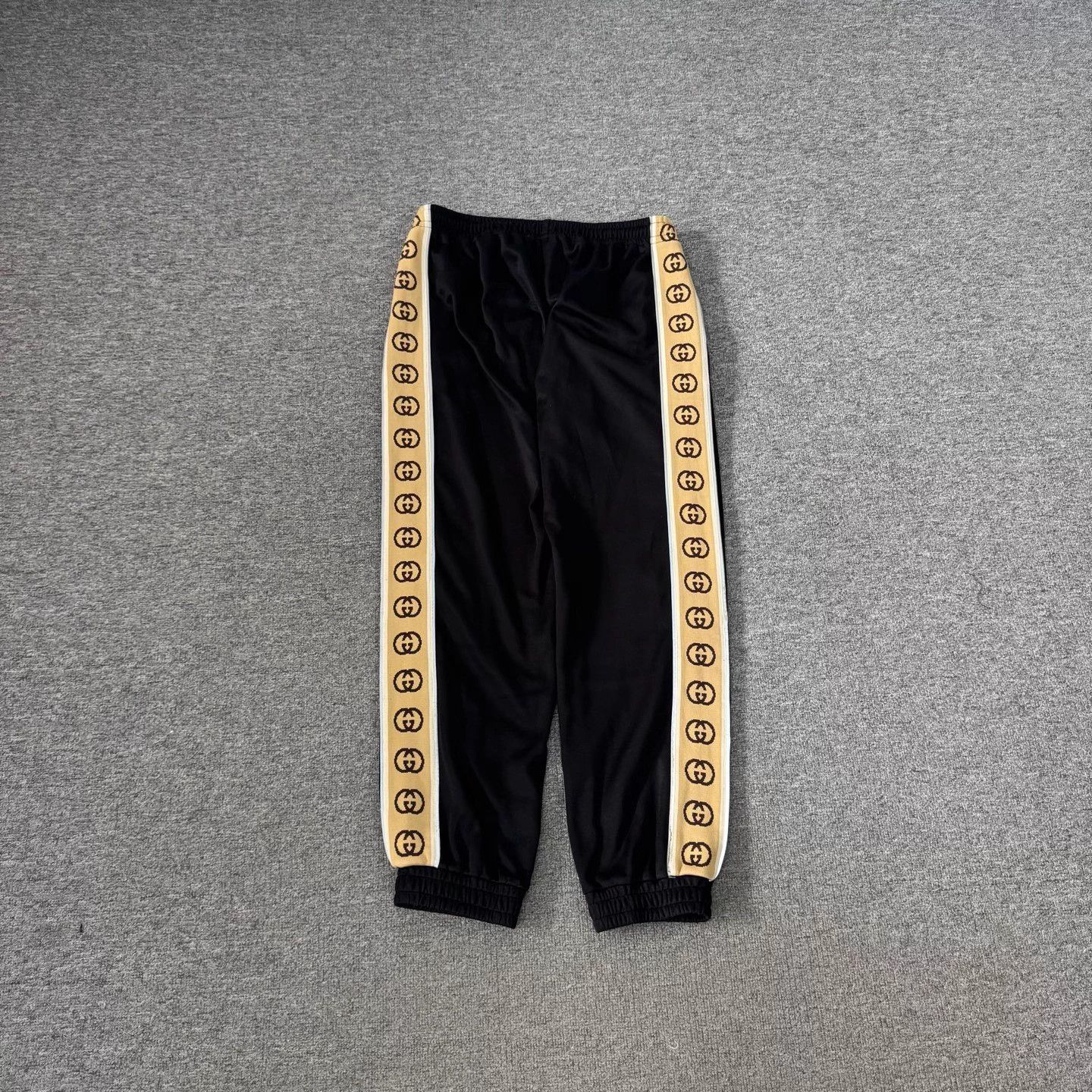 Gucci Gucci interlocking G sweatpants S 99 new Size US 34 / EU 50 - 1 Thumbnail