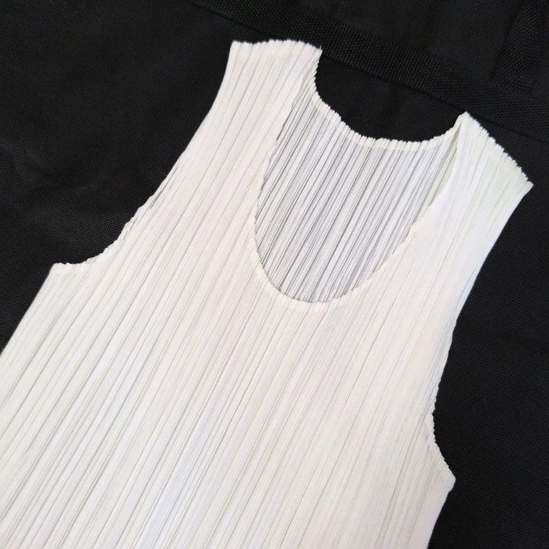 Issey Miyake Issey Miyake size:3 White pleated vest Size XS / US 0-2 / IT 36-38 - 2 Thumbnail
