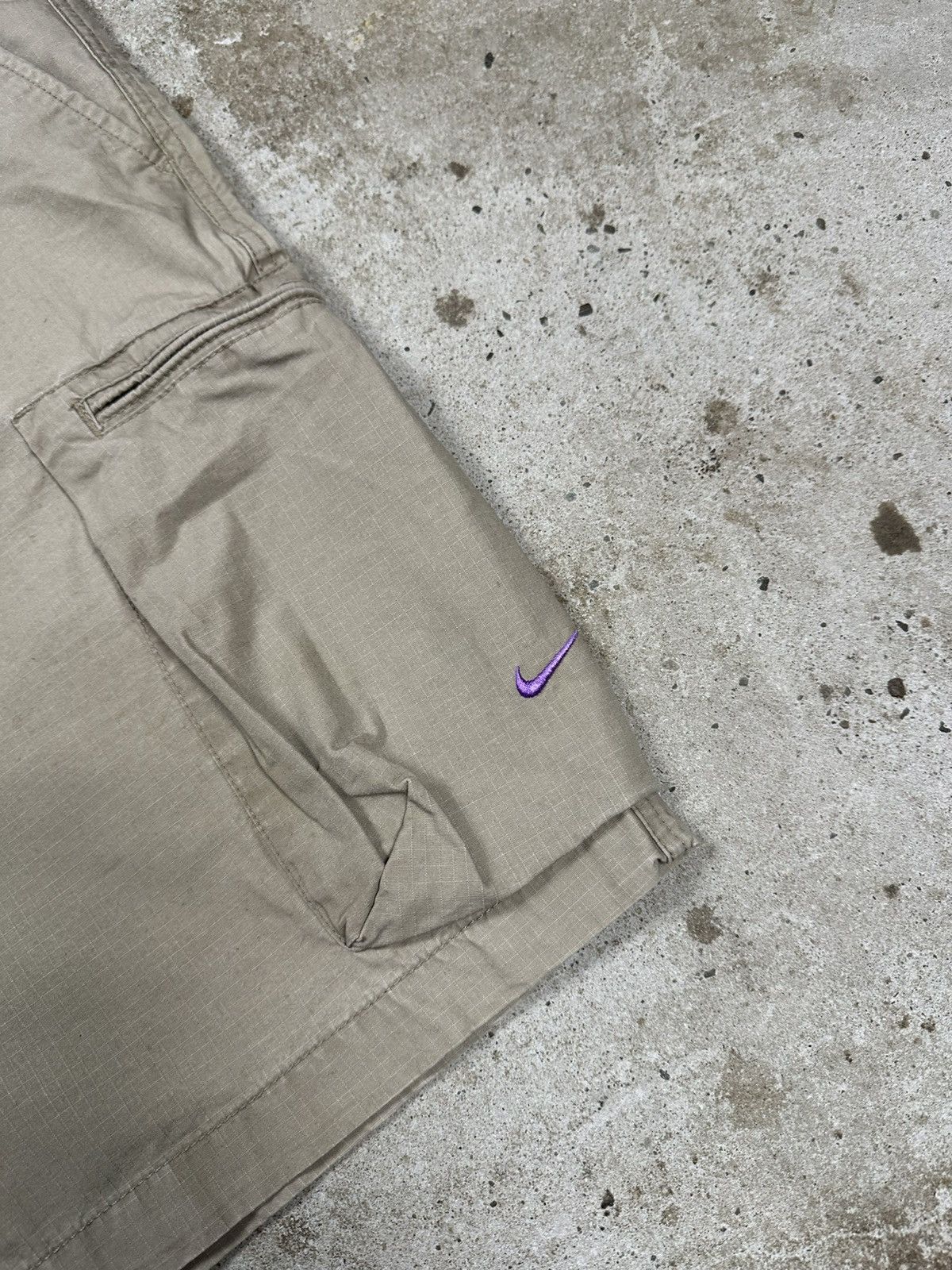 Nike × Vintage Vintage Y2K Nike Beige Baggy Cargo Shorts Swoosh Size US 38 / EU 54 - 3 Thumbnail