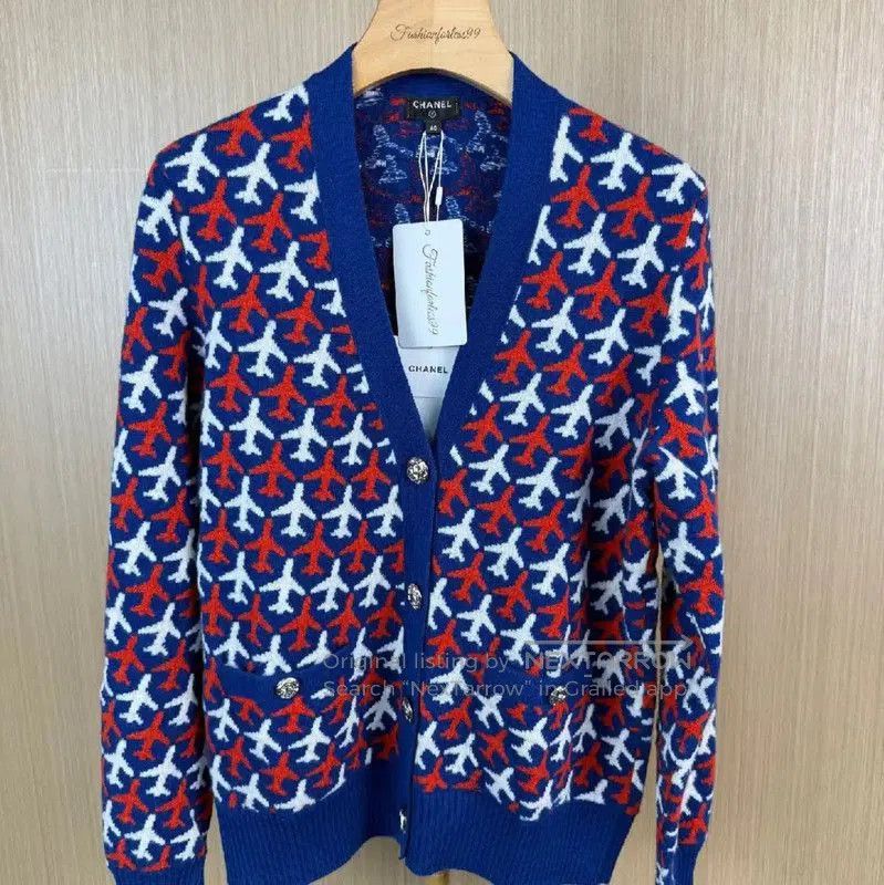 Chanel Chanel Winter Color-Block Wool Sweater for Women . Size L / US 10 / IT 46 - 1 Thumbnail