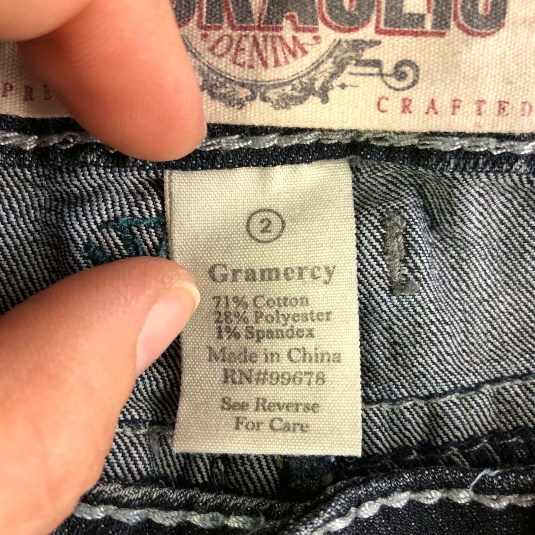 Vintage HYDRAULIC Mid Rise Boyfriend Juniors Size 2 28" Waist Dark Wash Blue Denim Shorts Women/ Girls Size 28" / US 6 / IT 42 - 7 Thumbnail