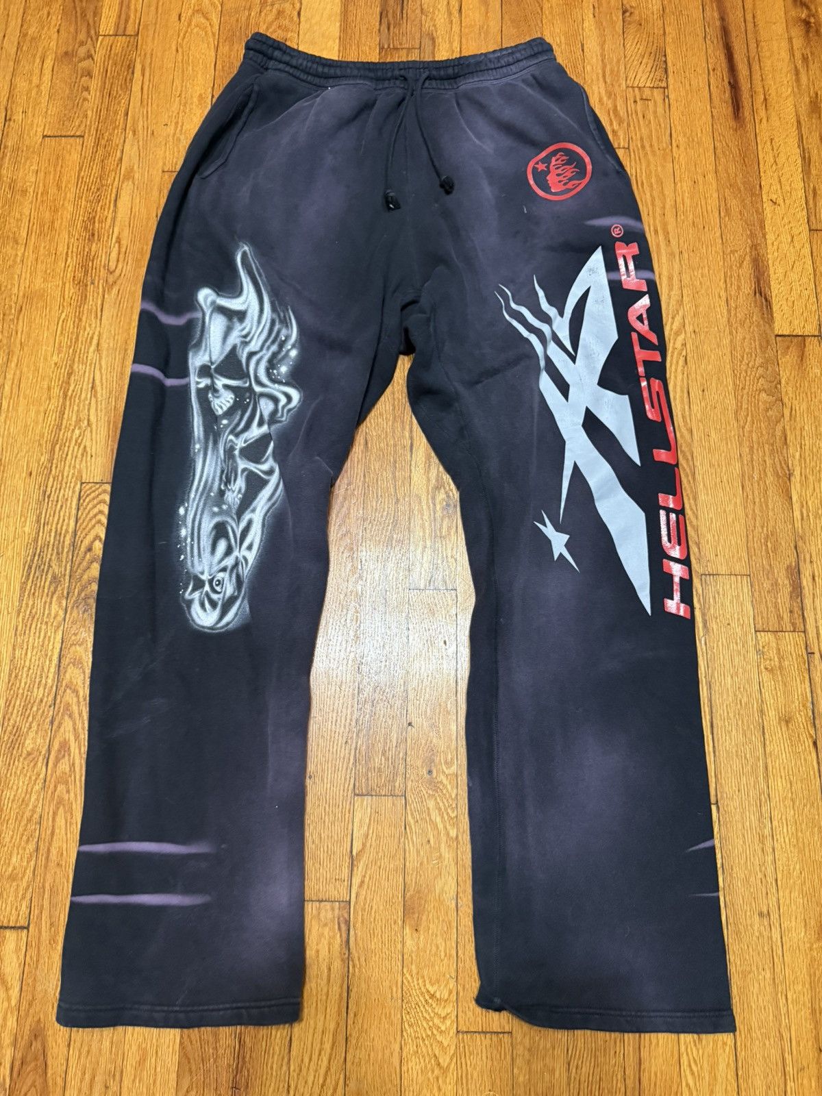 HELLSTAR Hellstar Airbrushed Skull Sports Sweatpants Size XXL Size US 38 / EU 54 - 1 Thumbnail