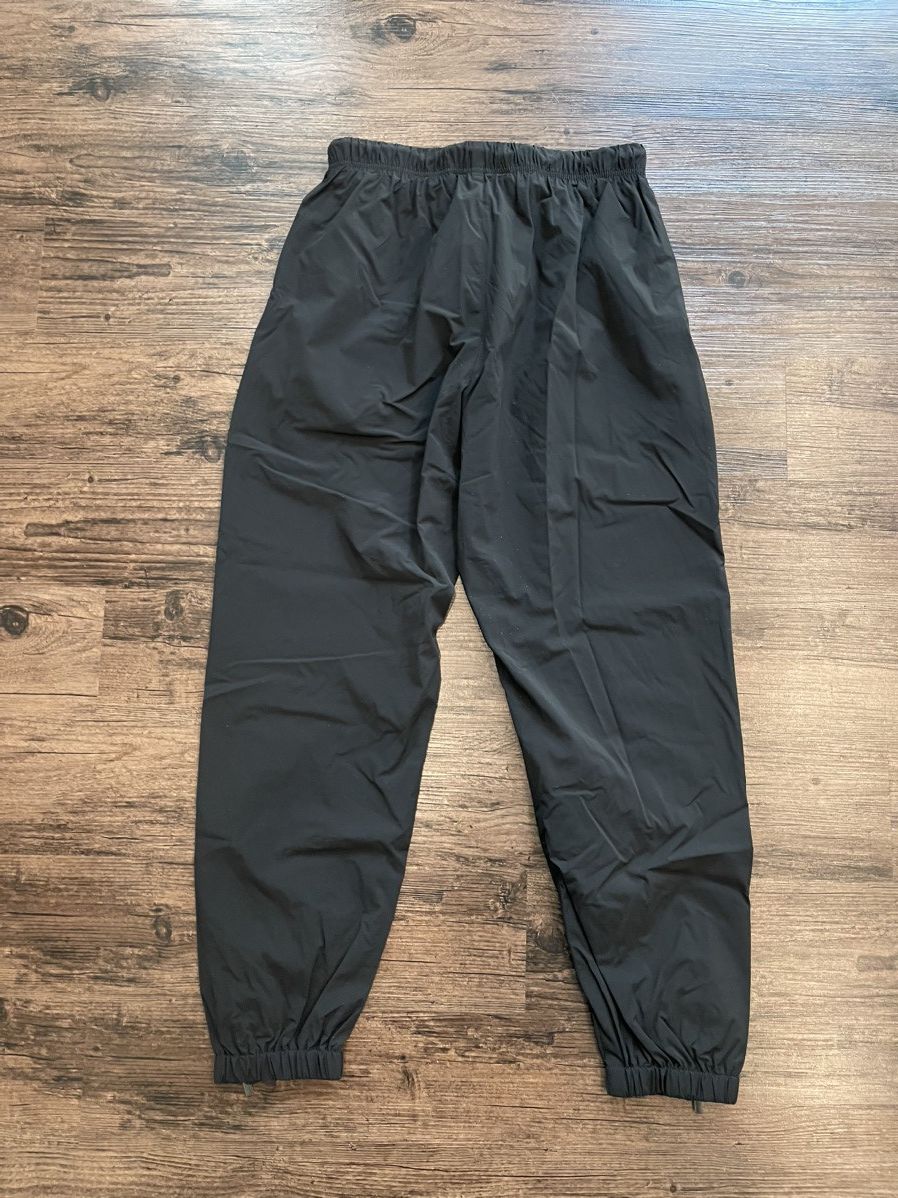 Essentials Fear of god essentials jet black nylon pants Size US 30 / EU 46 - 4 Thumbnail