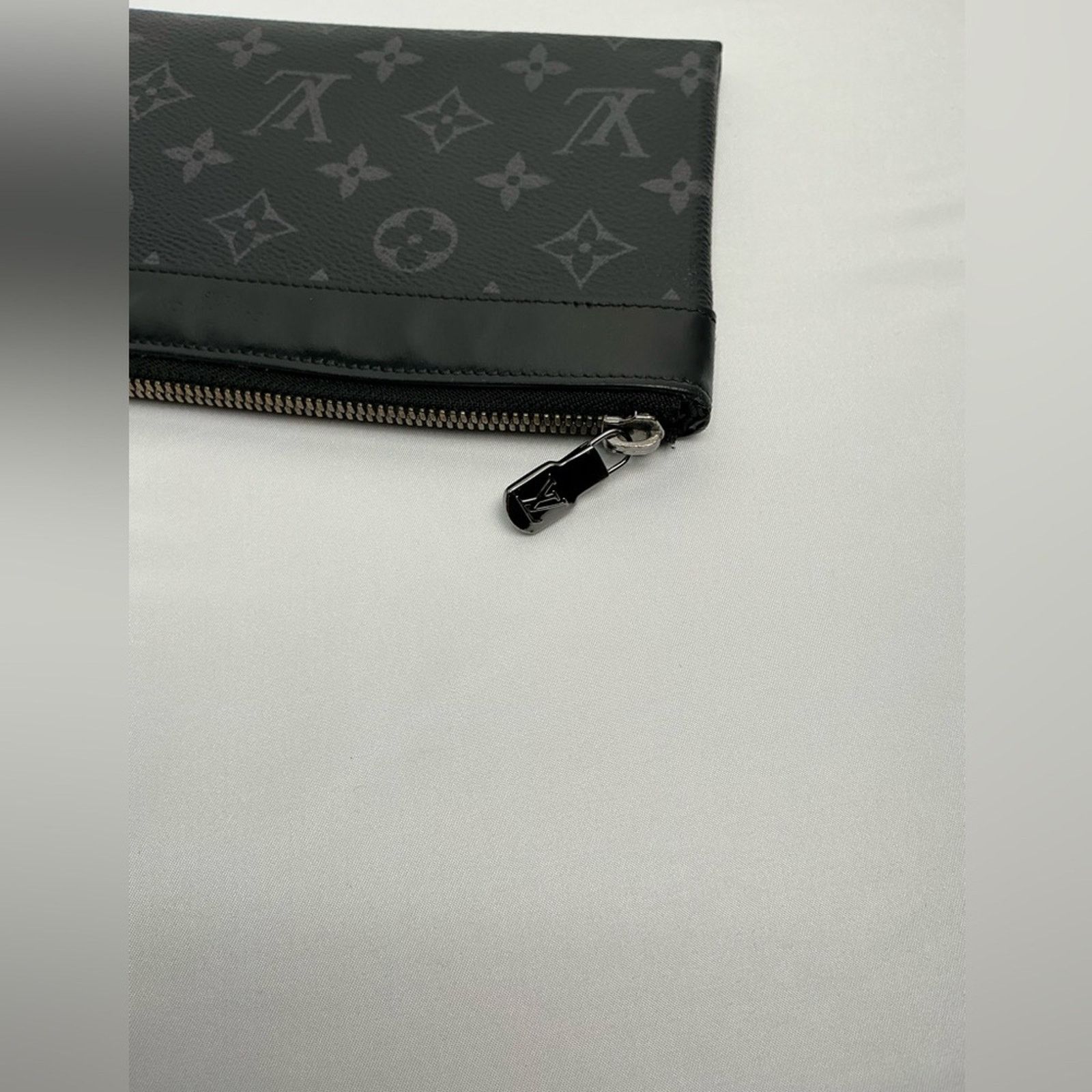 Louis Vuitton Louis Vuitton Discovery Pochette Monogram Eclipse Canvas PM Size ONE SIZE - 12 Thumbnail