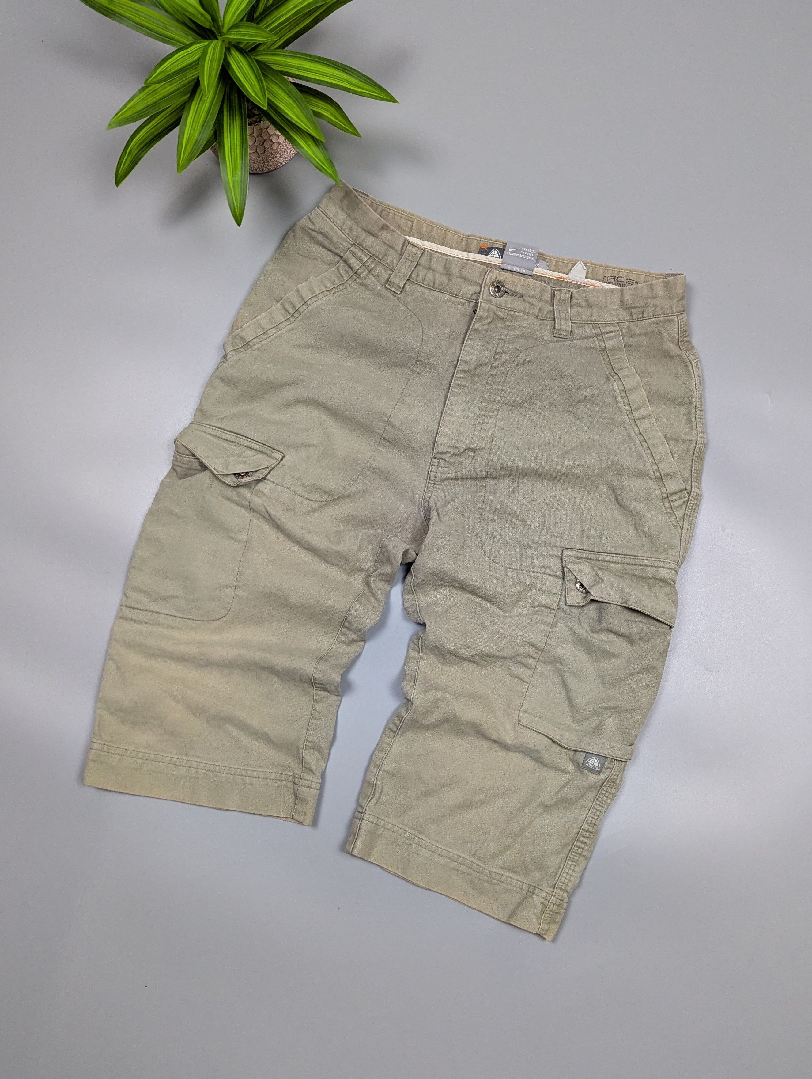 Nike ACG Vintage Khaki Cargo Shorts Longline Button Pockets