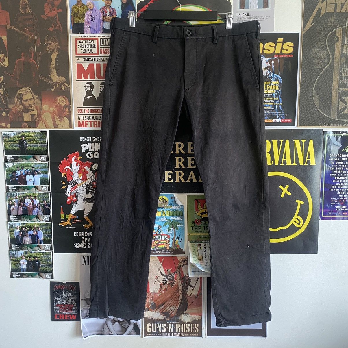 Uniqlo Vintage Uniqlo Black Distressed Chino Pants Size US 37 - 1 Thumbnail