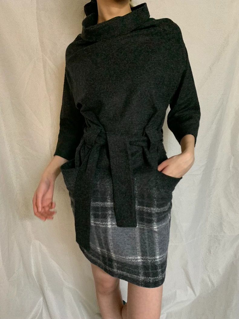 Vivienne Westwood Vivienne Westwood A high collar, drop shoulder dress Size XS / US 0-2 / IT 36-38 - 1 Thumbnail
