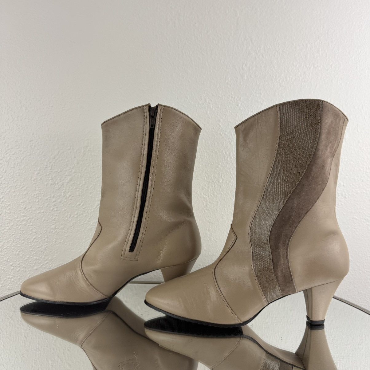 Vintage HILL & DALE Vintage 1970s Tan Beige Leather Ankle Boots Size US 9.5 / IT 39.5 - 9 Thumbnail