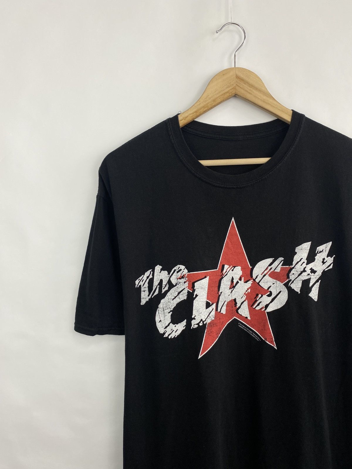 Band Tees Vintage The Clash 1977/2020 T-Shirt Rare Retro Hype Y2K Size US XL / EU 56 / 4 - 2 Thumbnail