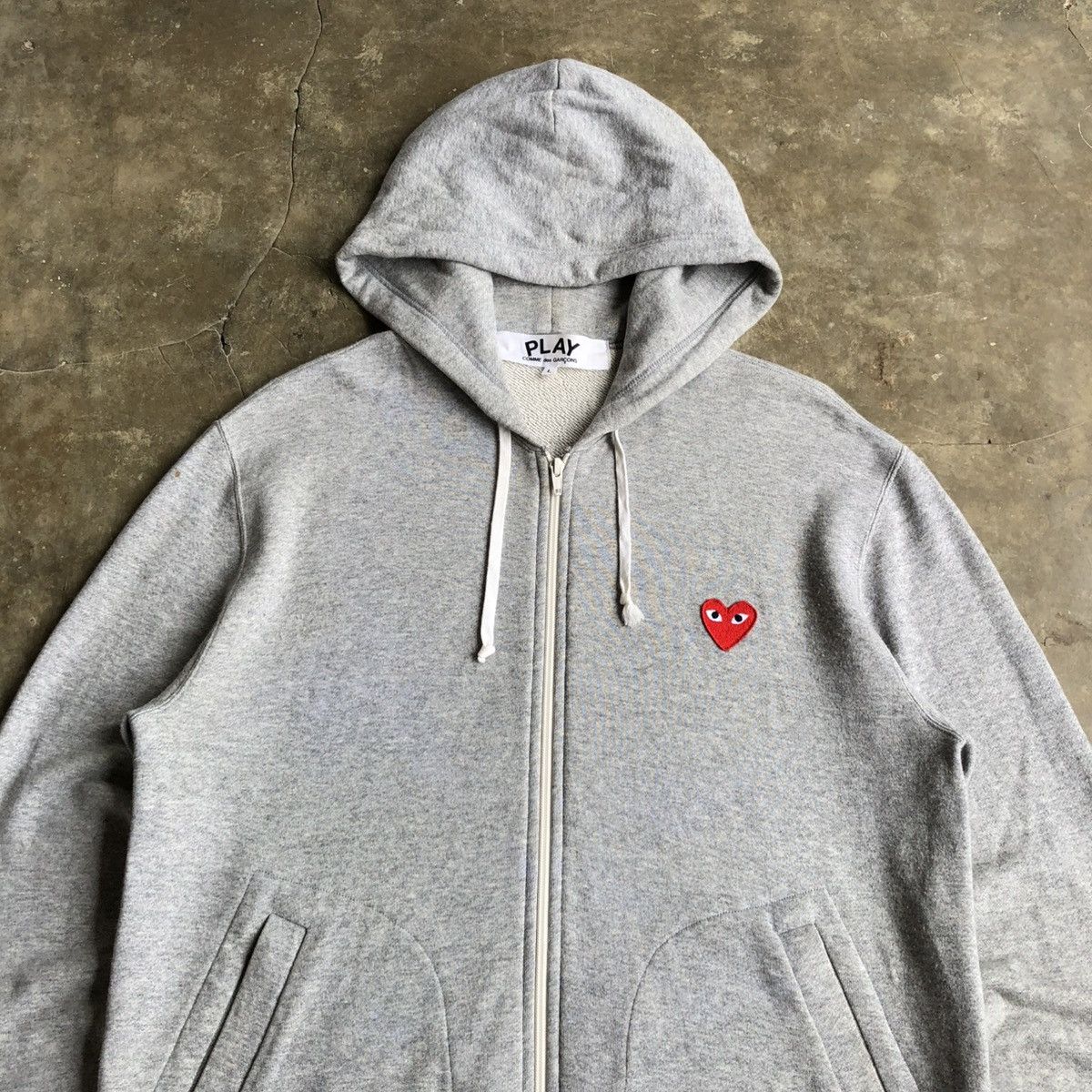 Comme des Garcons PLAY 🇯🇵AD 2017 Comme Des Garcons Play Small Hearts Ziphoodie Grey Size US L / EU 52-54 / 3 - 2 Thumbnail