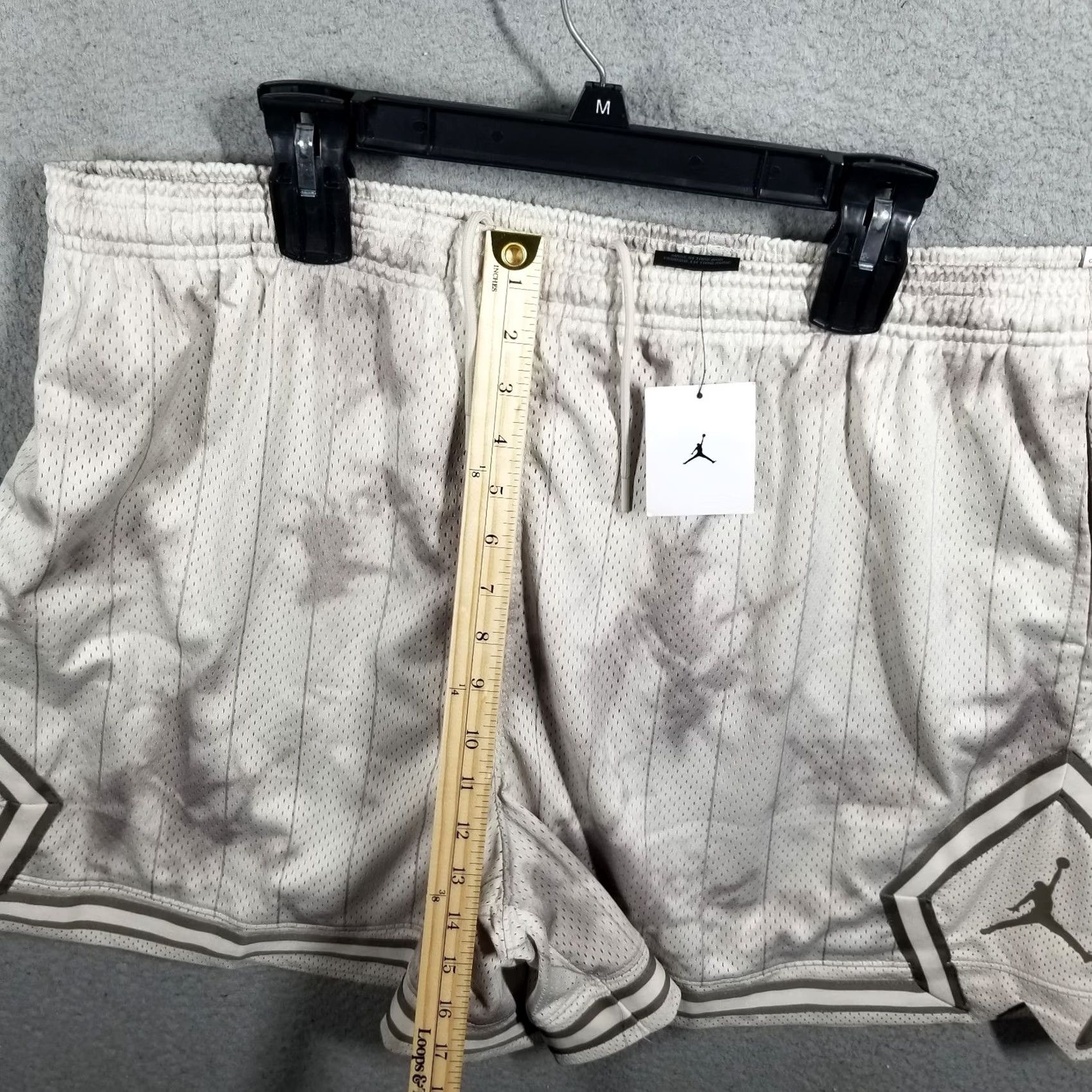 Nike Nike Shorts Women's 2XL Heritage Diamond Standard Fit New DM5262 Beige 100% Polyester Drawstring Elastic Waist Athletic Sports Shoes? Size 40" / US 18 - 5 Thumbnail
