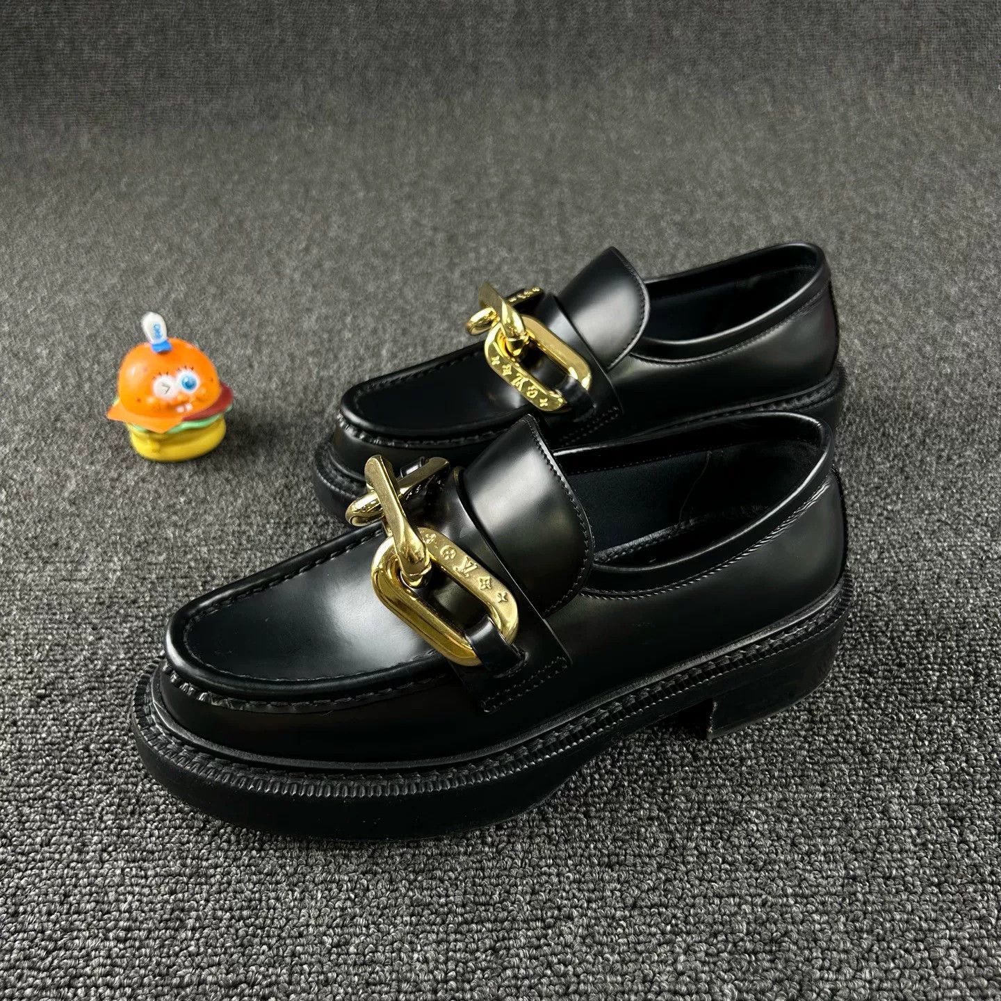 Louis Vuitton Louis Vuitton Black Lock Loafers Size US 4 / IT 34 - 1 Thumbnail