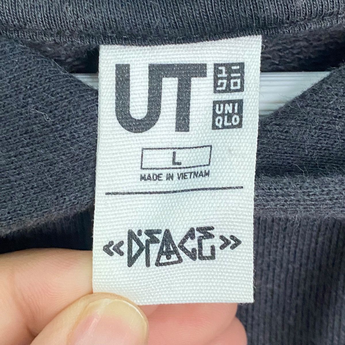 Vintage Uniqlo Hoodie Embroidered Sweatshirt Black Size L