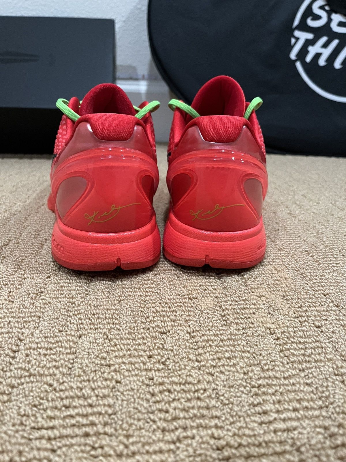 Nike Kobe 6 reverse grinches size 12 Size US 12 / EU 45 - 3 Thumbnail