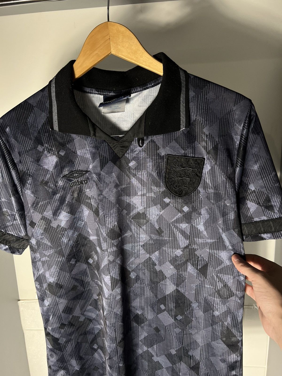 Umbro VINTAGE UMBRO ENGLAND RETRO SOCCER JERSEY MANCHESTER Y2K 90s Size US S / EU 44-46 / 1 - 16 Thumbnail