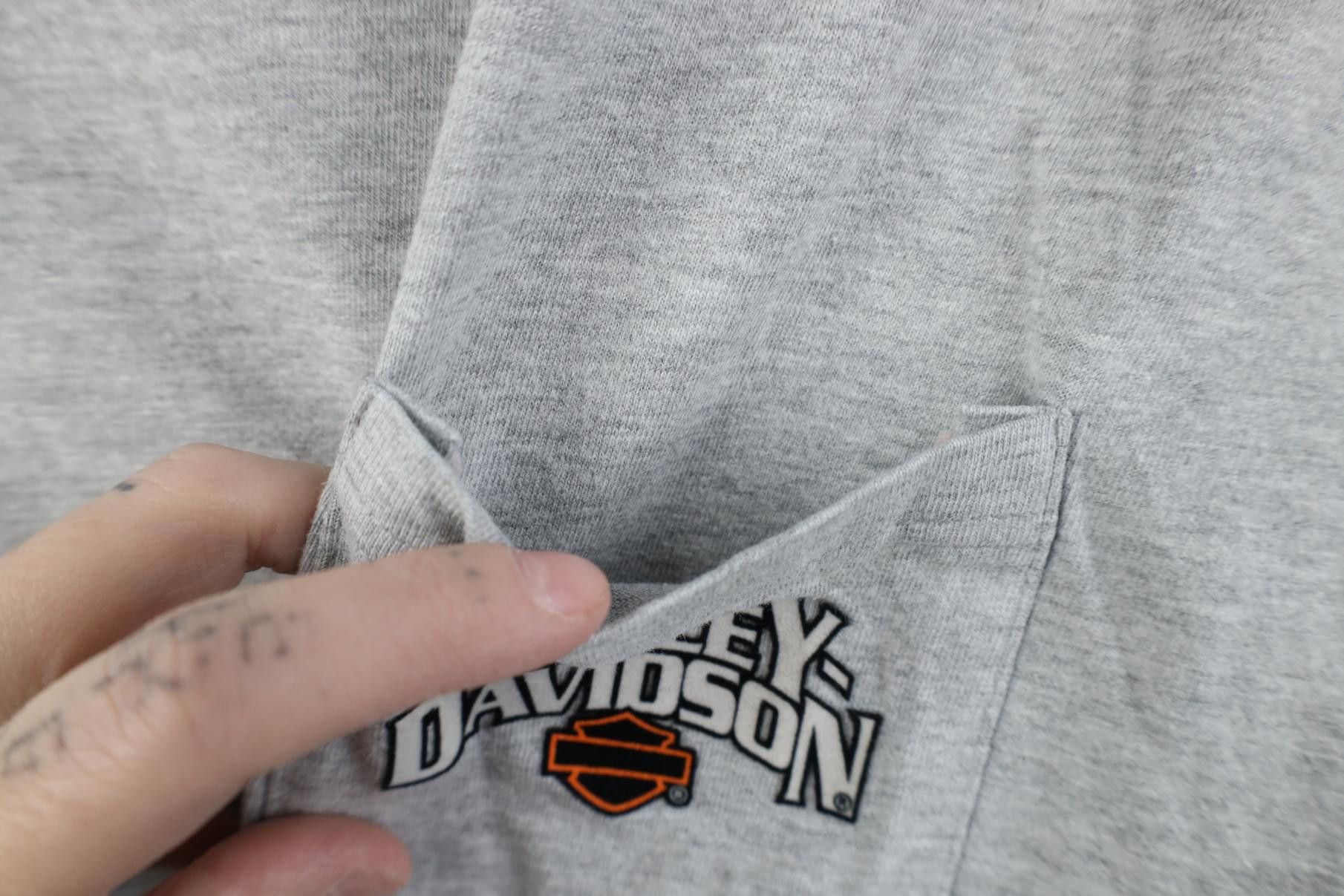 Harley Davidson Vintage Harley Davidson Velour Logo Pocket T-Shirt Gray Size US M / EU 48-50 / 2 - 5 Thumbnail