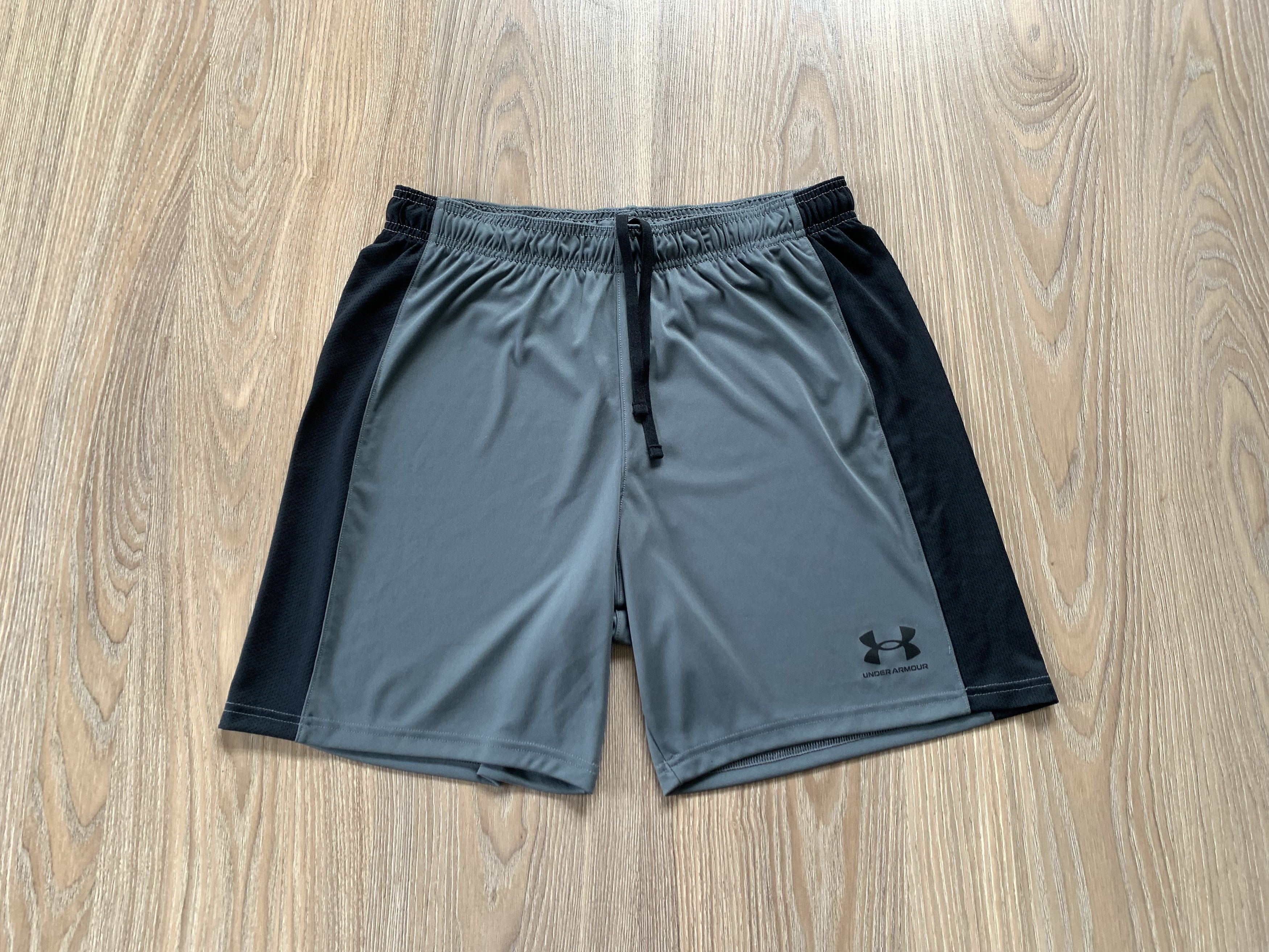 Under Armour Under Armour Fitted Grey Training Shorts Size US 34 / EU 50 - 1 Thumbnail