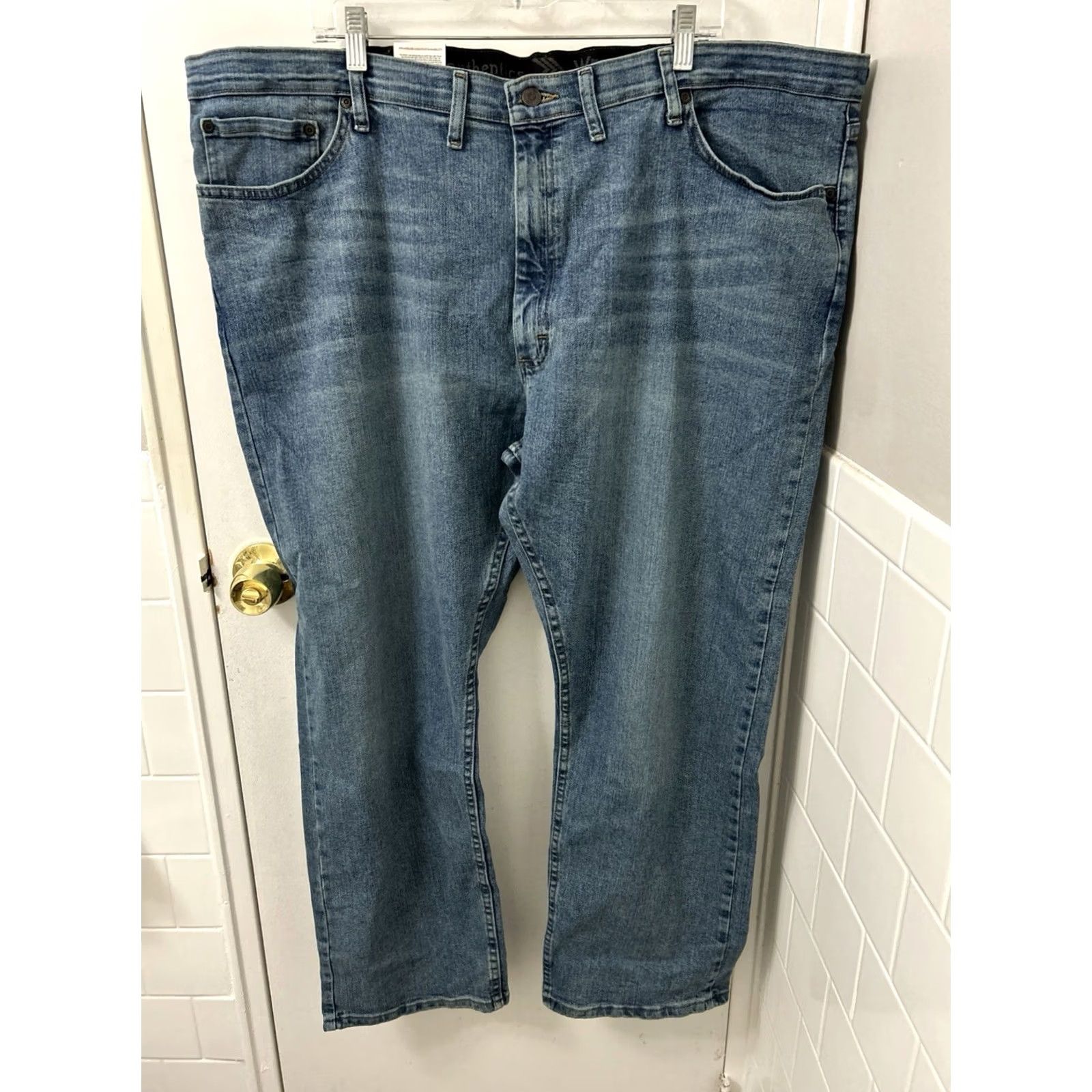 Wrangler Wrangler Authentics Jeans Mens 46x30 Light Wash Straight Leg Stretch NWT Denim Cotton Blend 5-Pocket Regular Fit Buttons Zipper NWT Mens Jeans Size US 30 / EU 46 - 7 Thumbnail