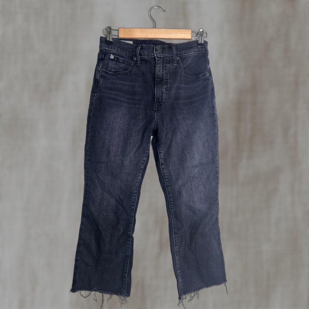 Gap VINTAGE? Gap Kick Fit High Rise Faded Black Jeans Raw Hem 6 Petite Cropped Women's Black Jeans, 26x23? Size 28" / US 6 / IT 42 - 1 Thumbnail