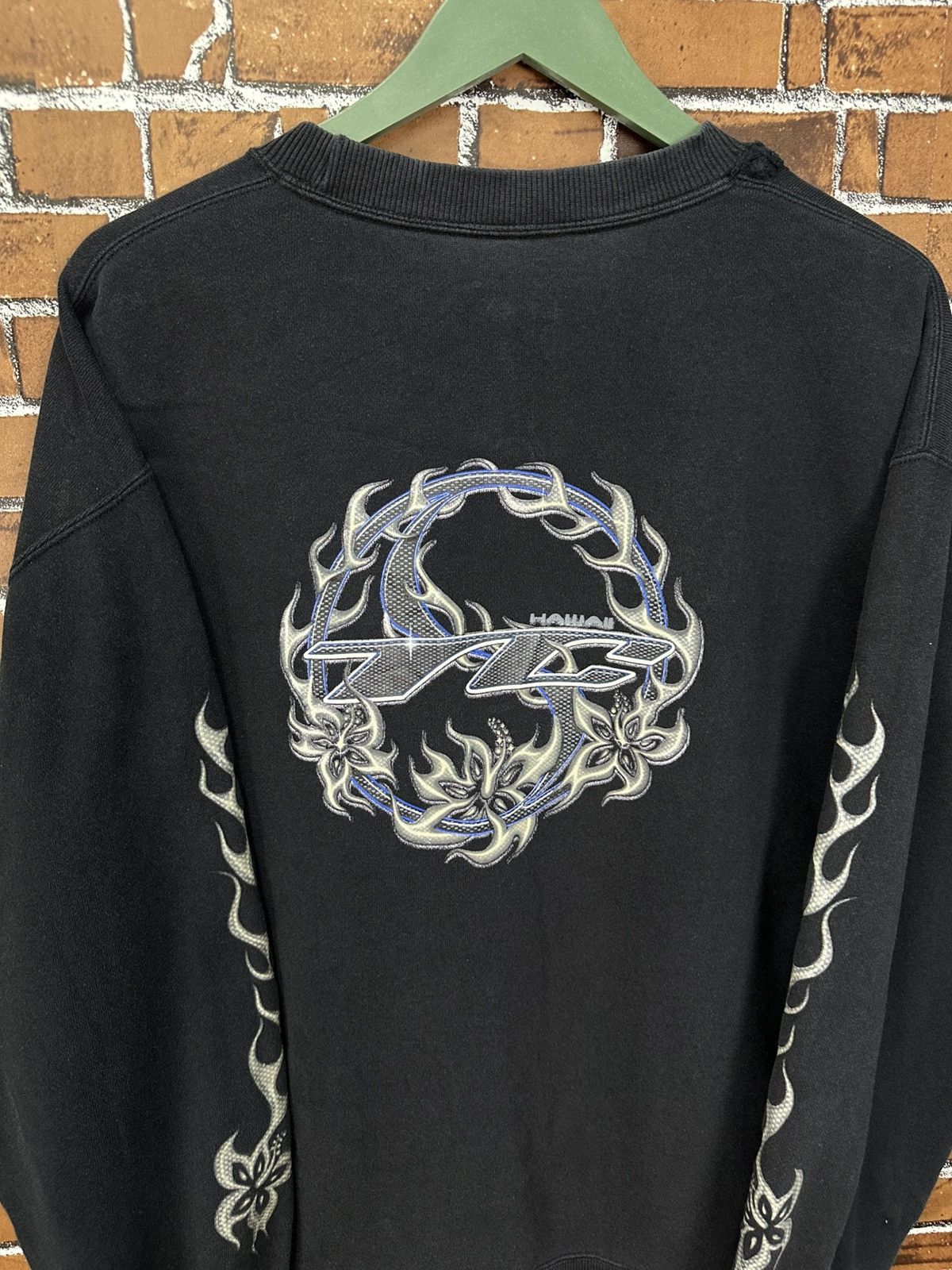Hook-Ups Vintage T&C Surf Designs Hookups Fire Flame Crewneck Z402 Size US XL / EU 56 / 4 - 5 Thumbnail