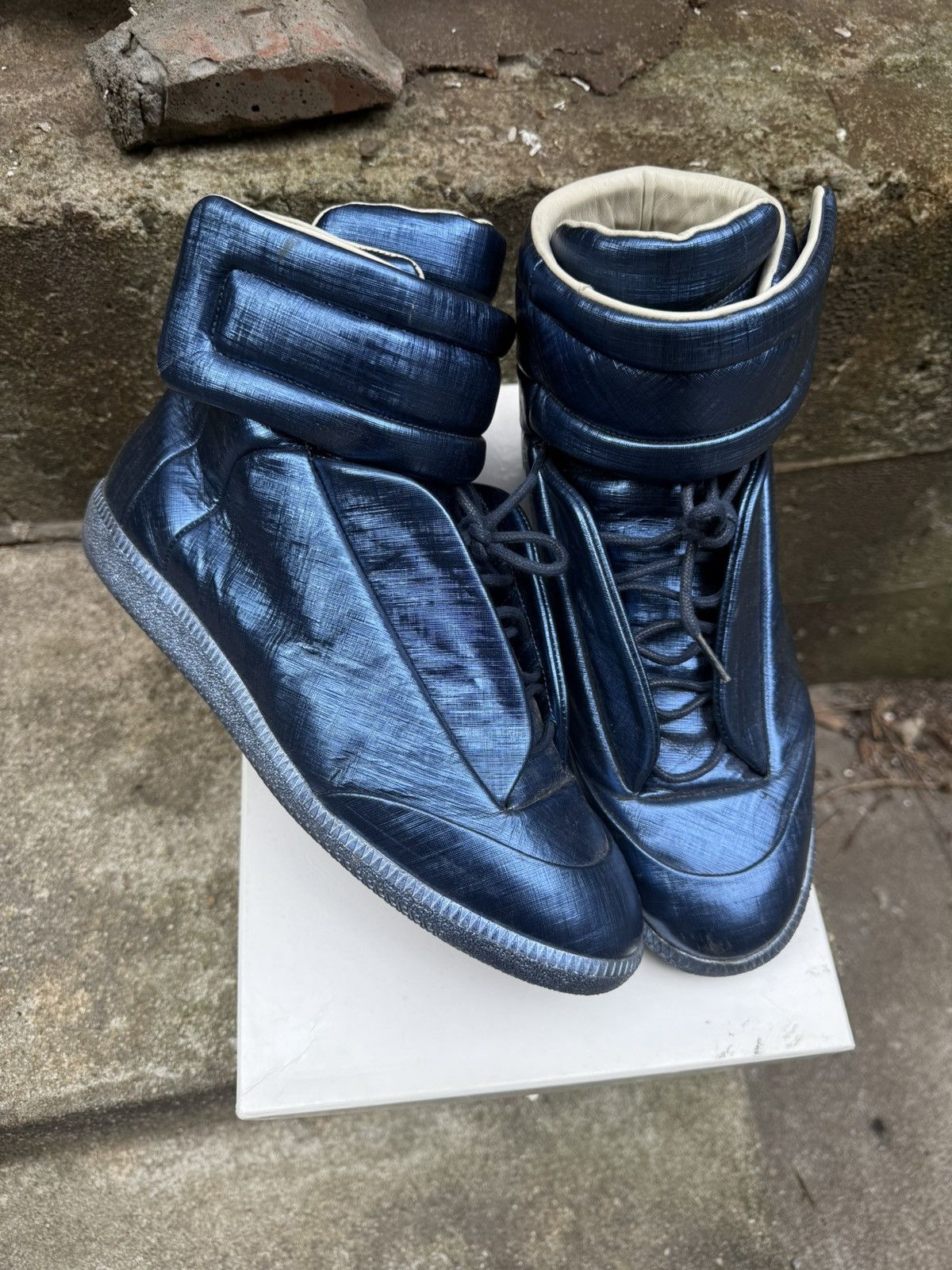 Maison Margiela Maison Margiela Holographic Futures 43.5 Size US 10.5 / EU 43-44 - 1 Thumbnail