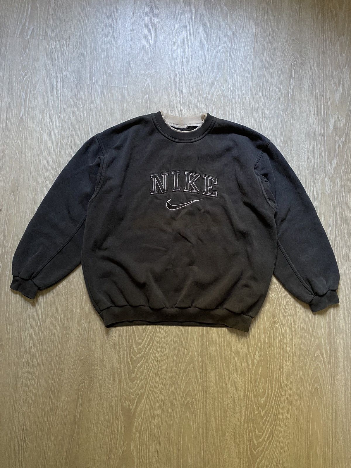 Nike × Vintage Vintage Nike Big Logo Sweatshirt Y2K Style Faded Size M Size US M / EU 48-50 / 2 - 1 Thumbnail